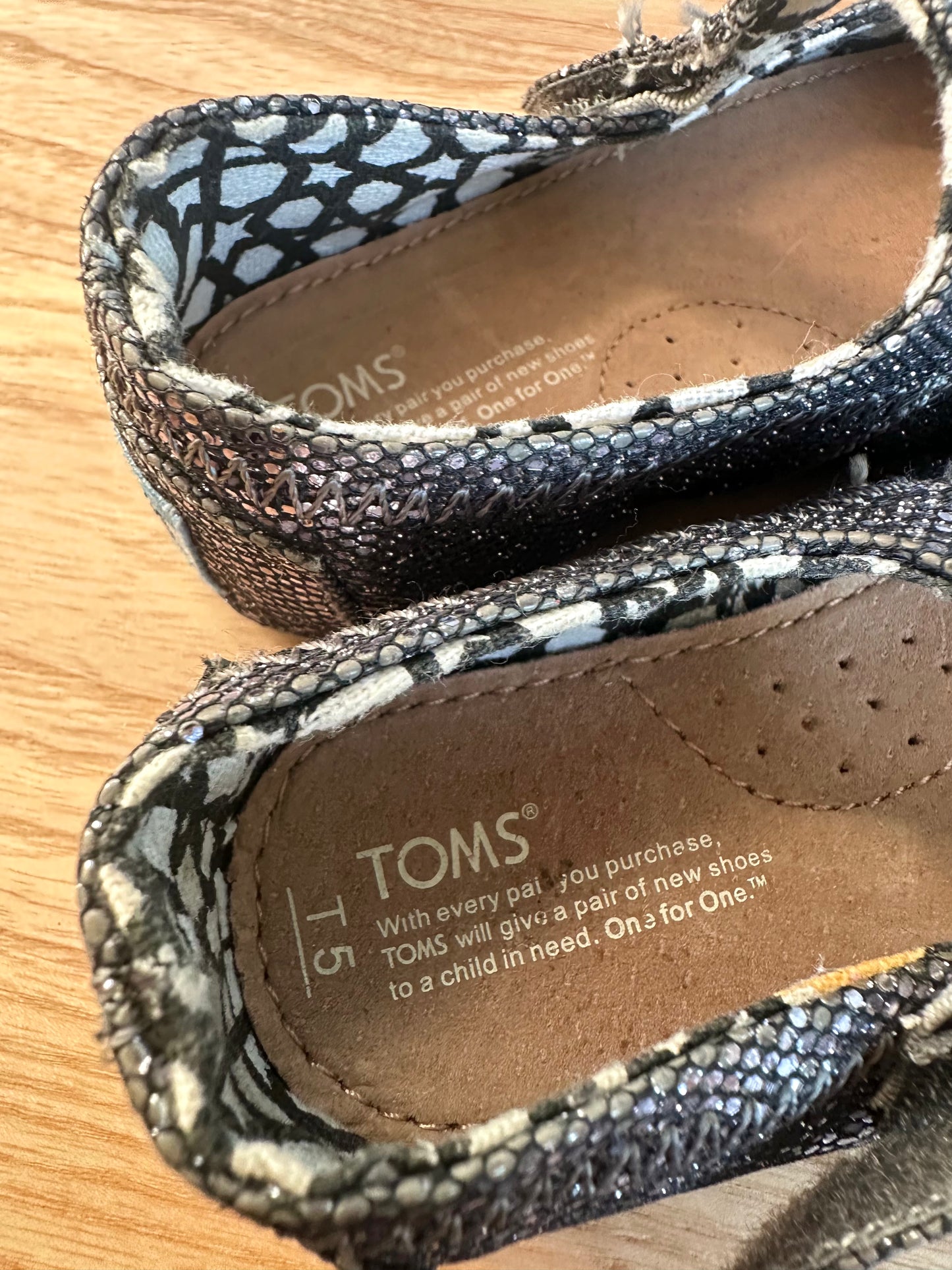 TOMS Sparkly Shoes / Size 5 Toddler