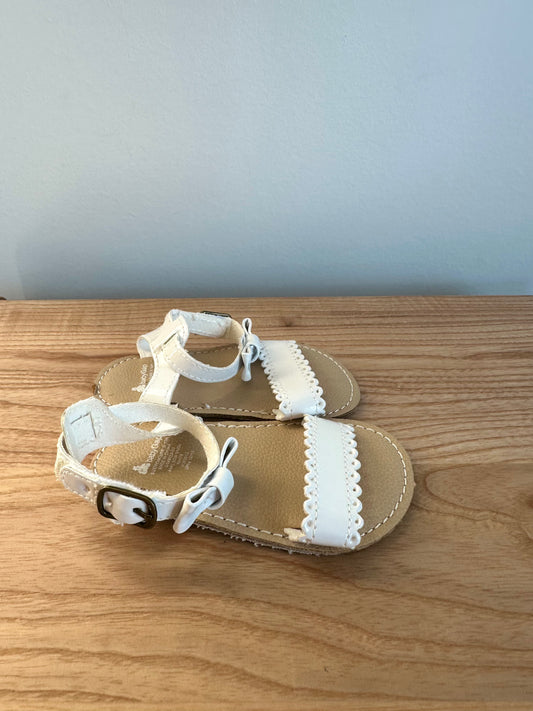 White Scalloped Sandals Shoes / 6-12m