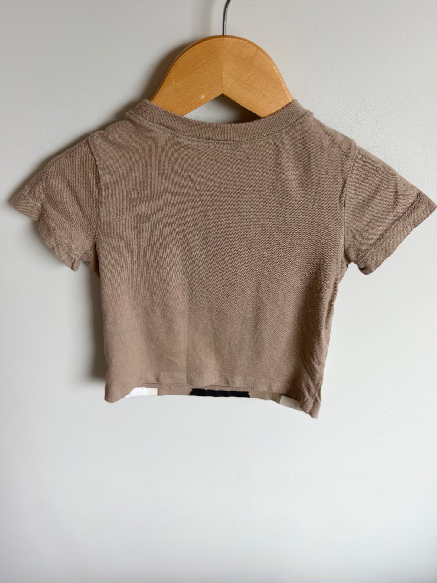 Gap Tan Buzz T-shirt (PLAY)/ 18-24m