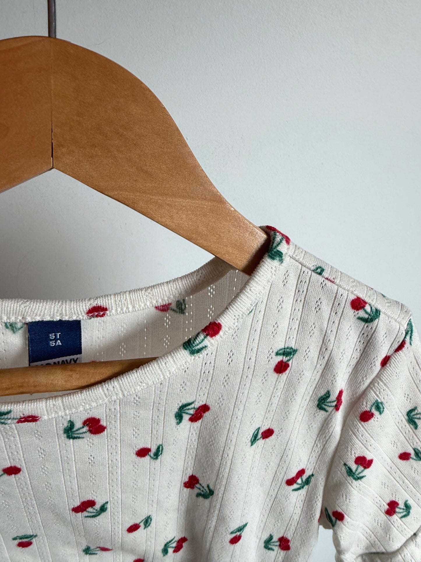 Cherry Eyelet T-shirt / 5 years