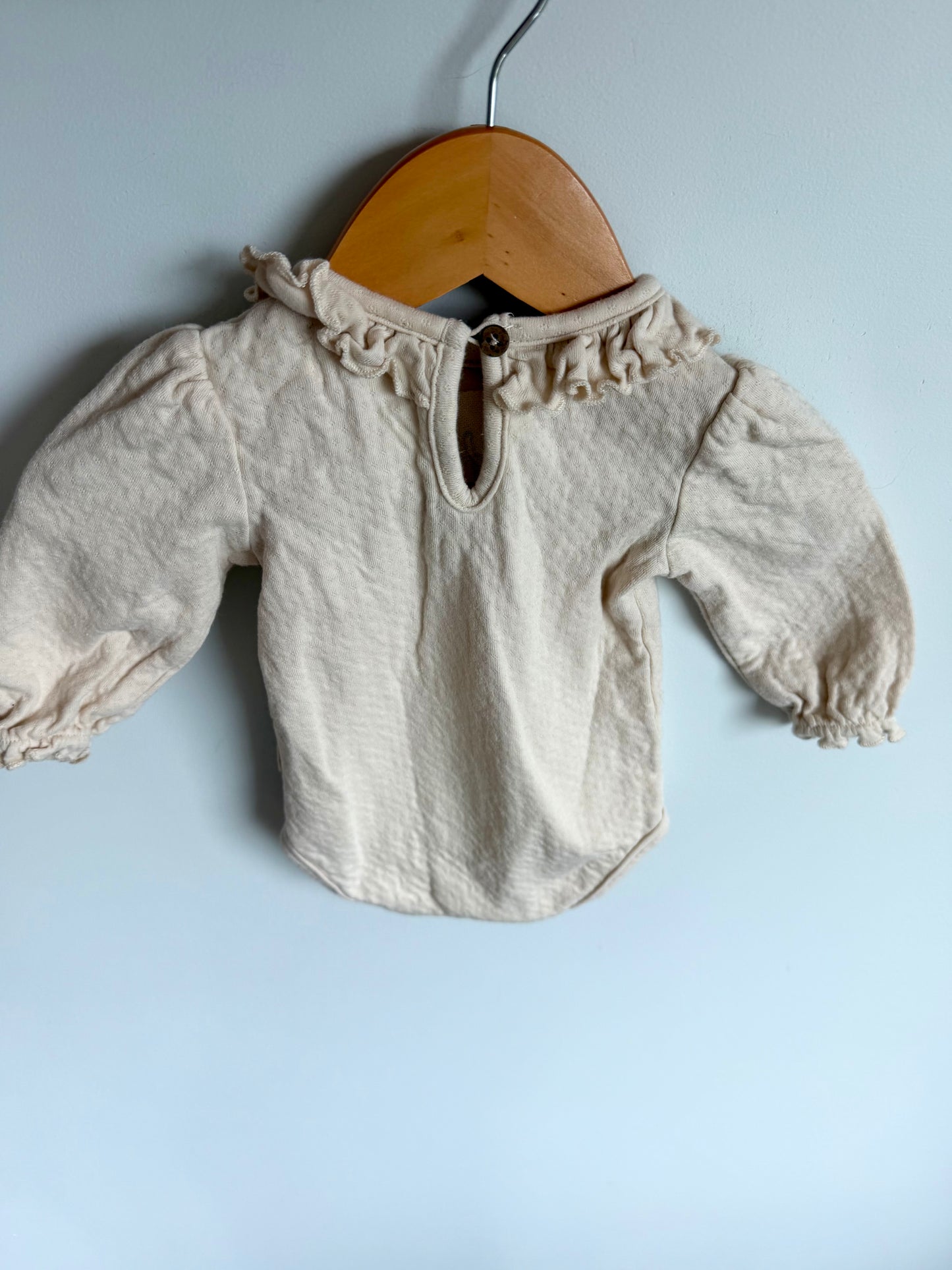 Cutie  Ruffle Collared Bodysuit / 3-6m