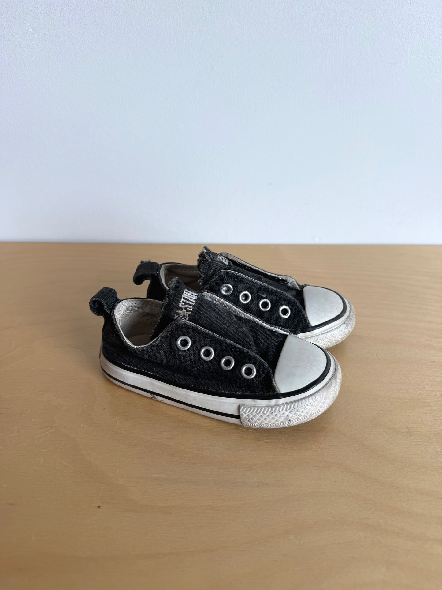 Converse Black Sneakers / Size 6 toddler