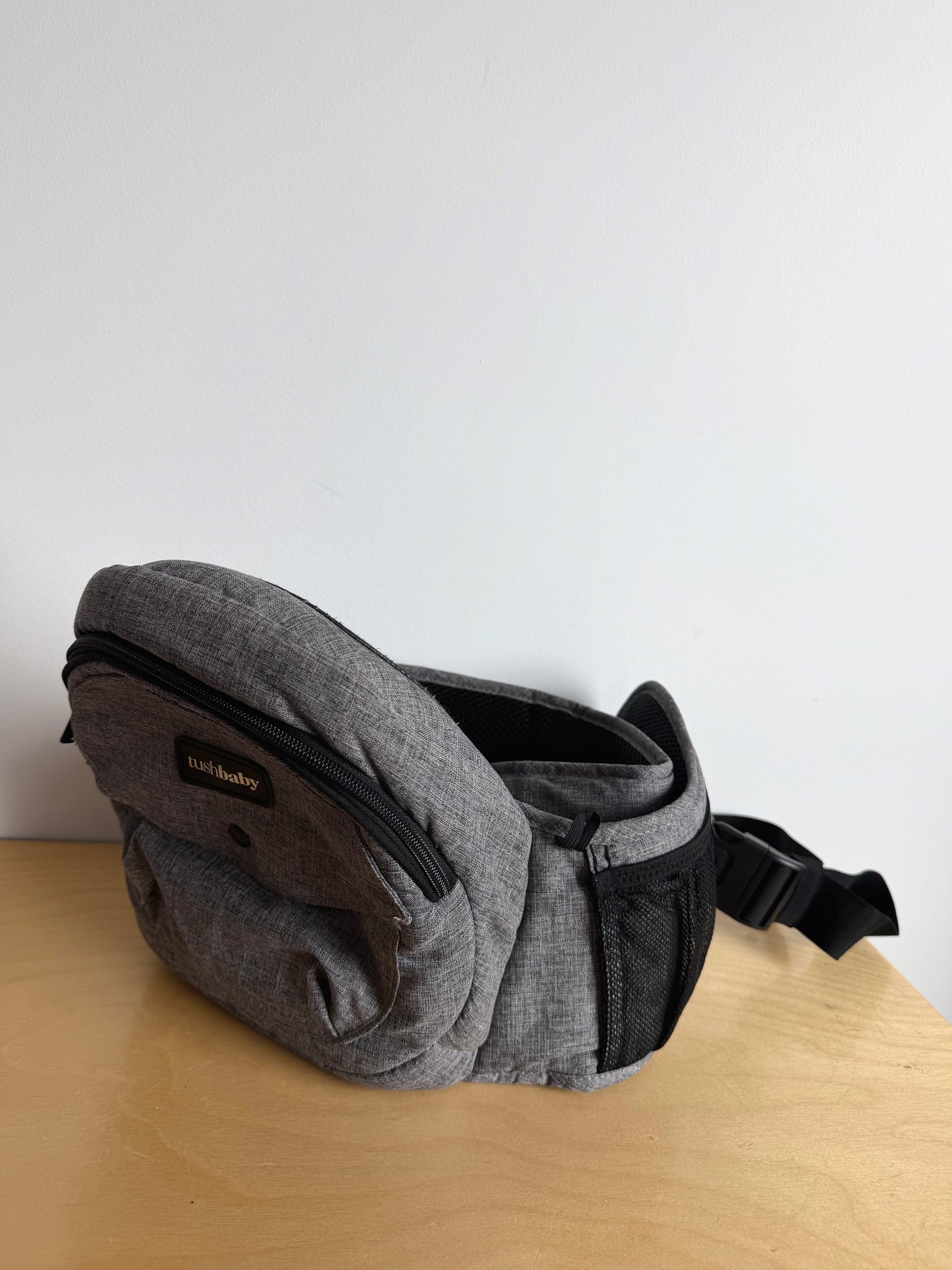 TushBaby Hip Seat Carrier / 6-36m (No Shipping)