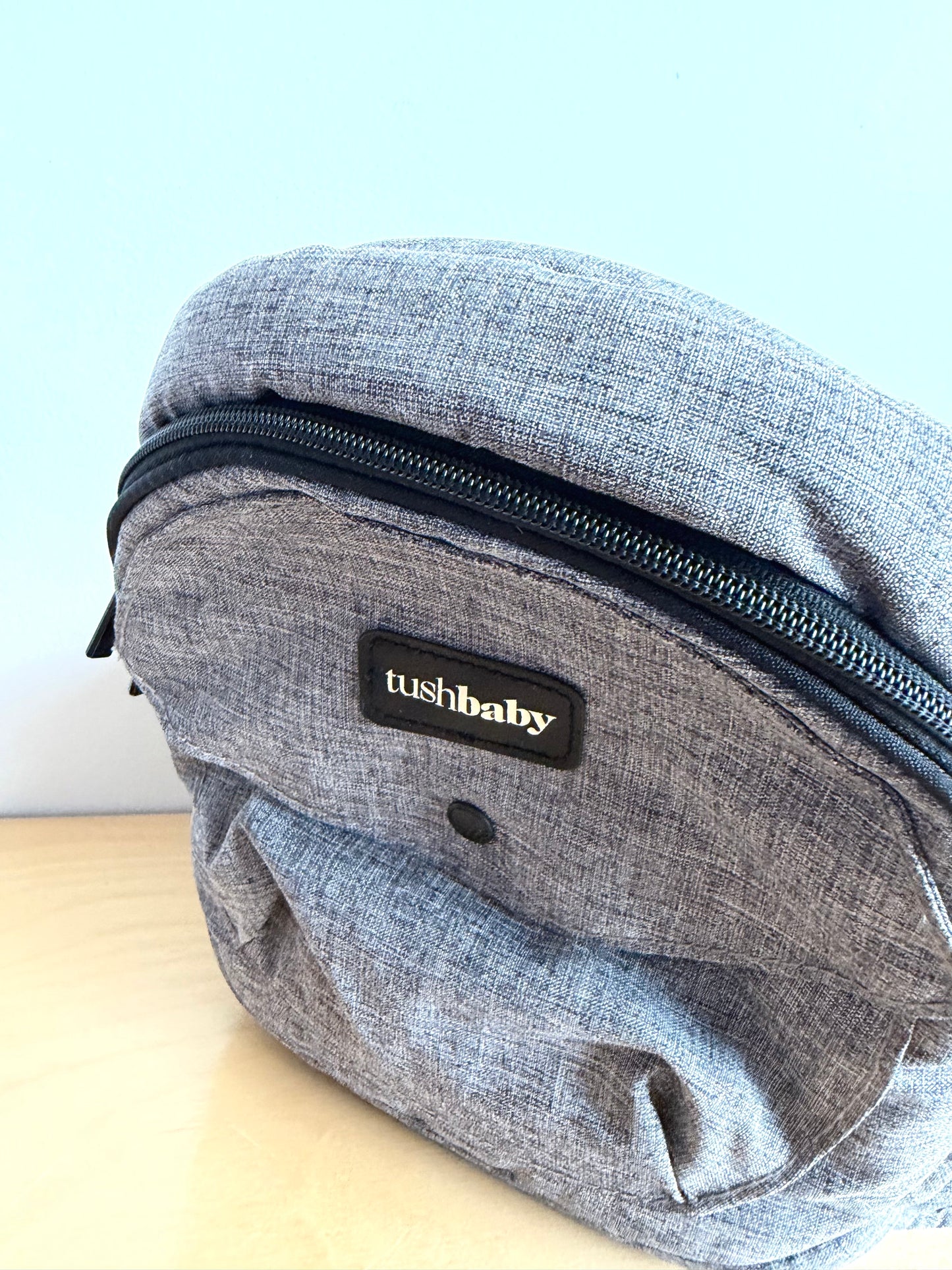 TushBaby Hip Seat Carrier / 6-36m (No Shipping)