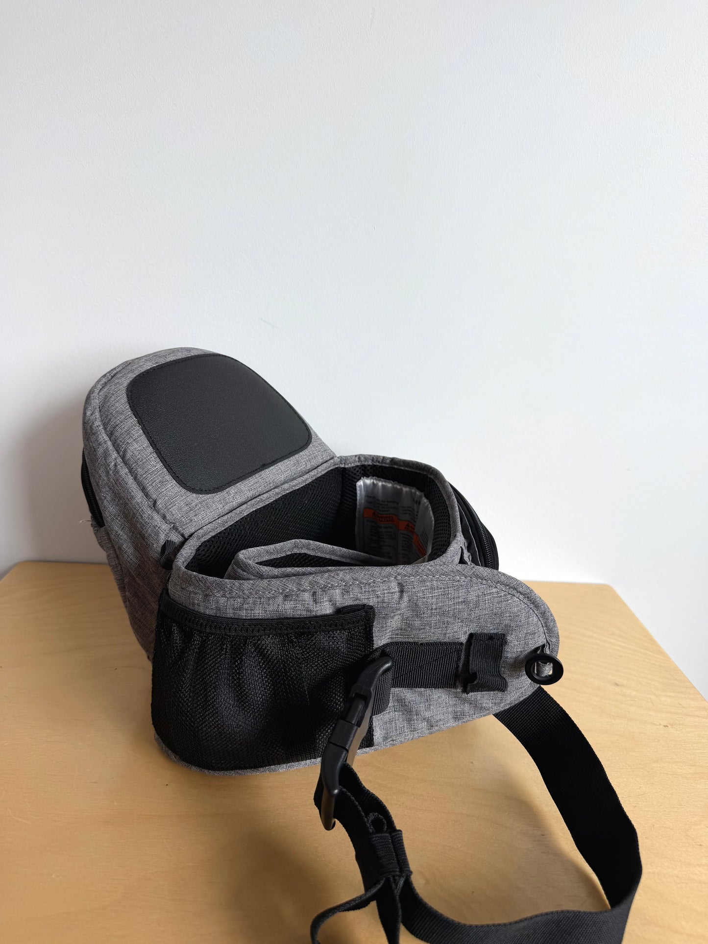 TushBaby Hip Seat Carrier / 6-36m (No Shipping)
