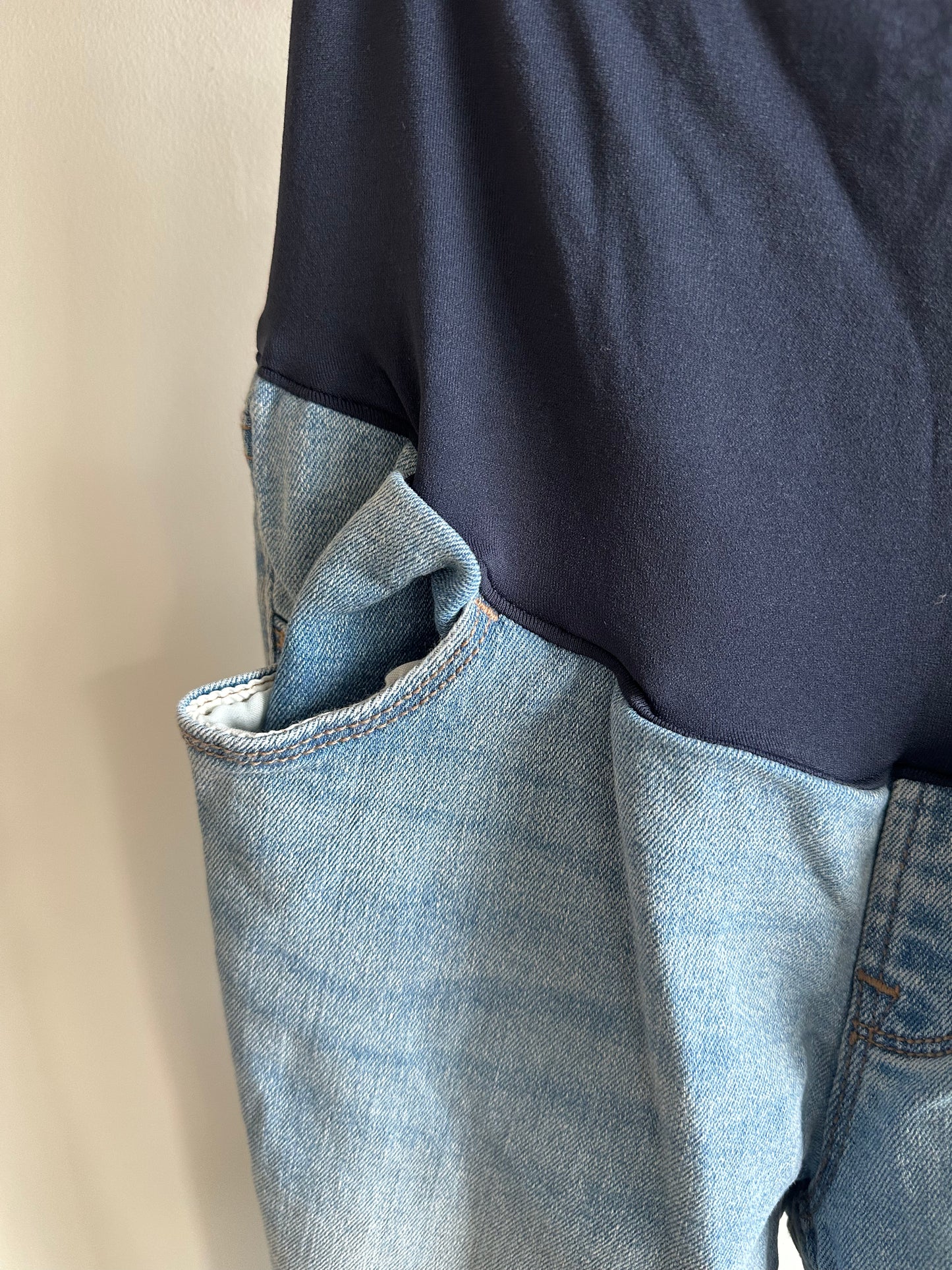 Light Maternity Jeans / 8 Long (M)