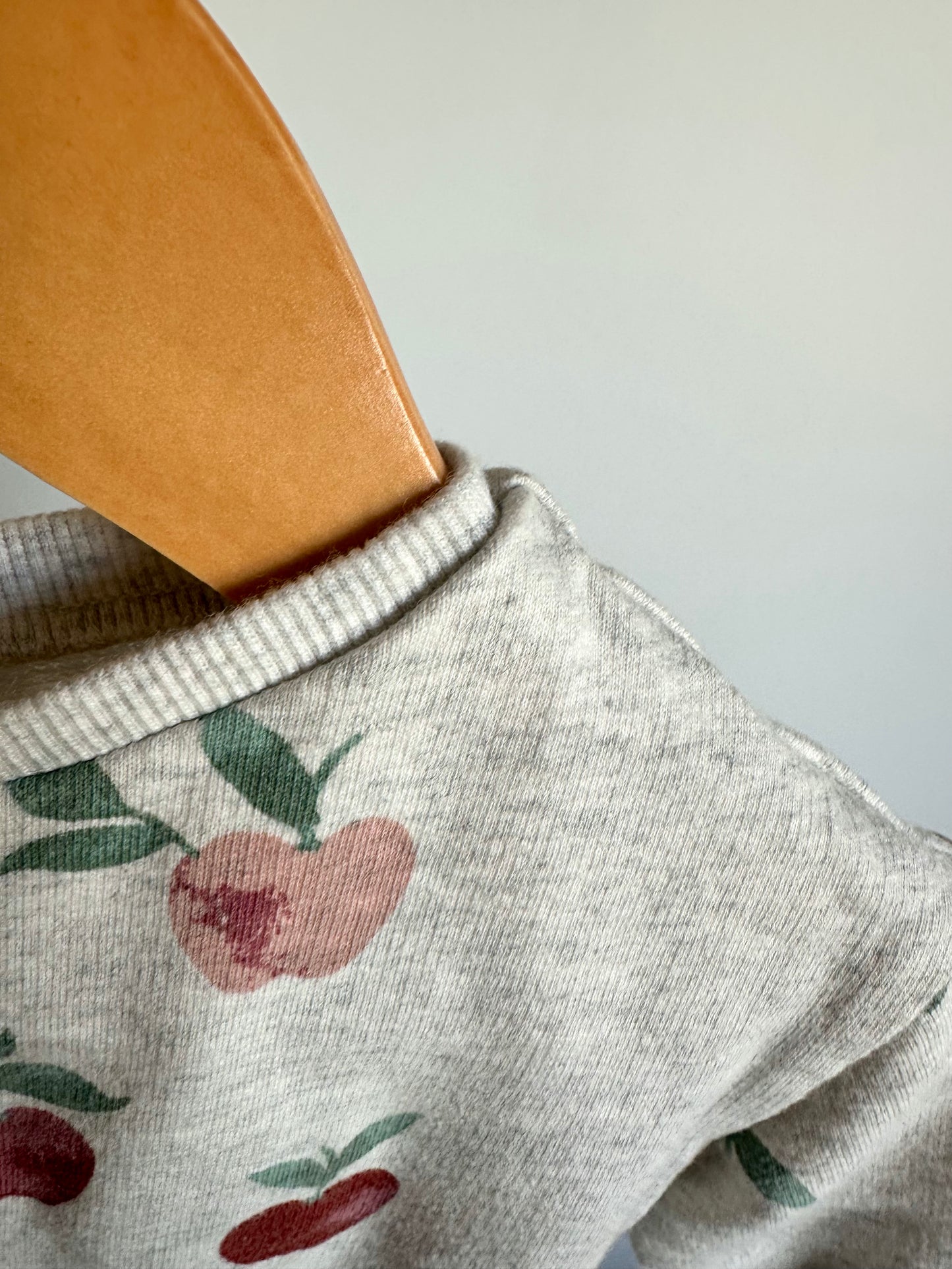 Grey Apple Crewneck / 6m