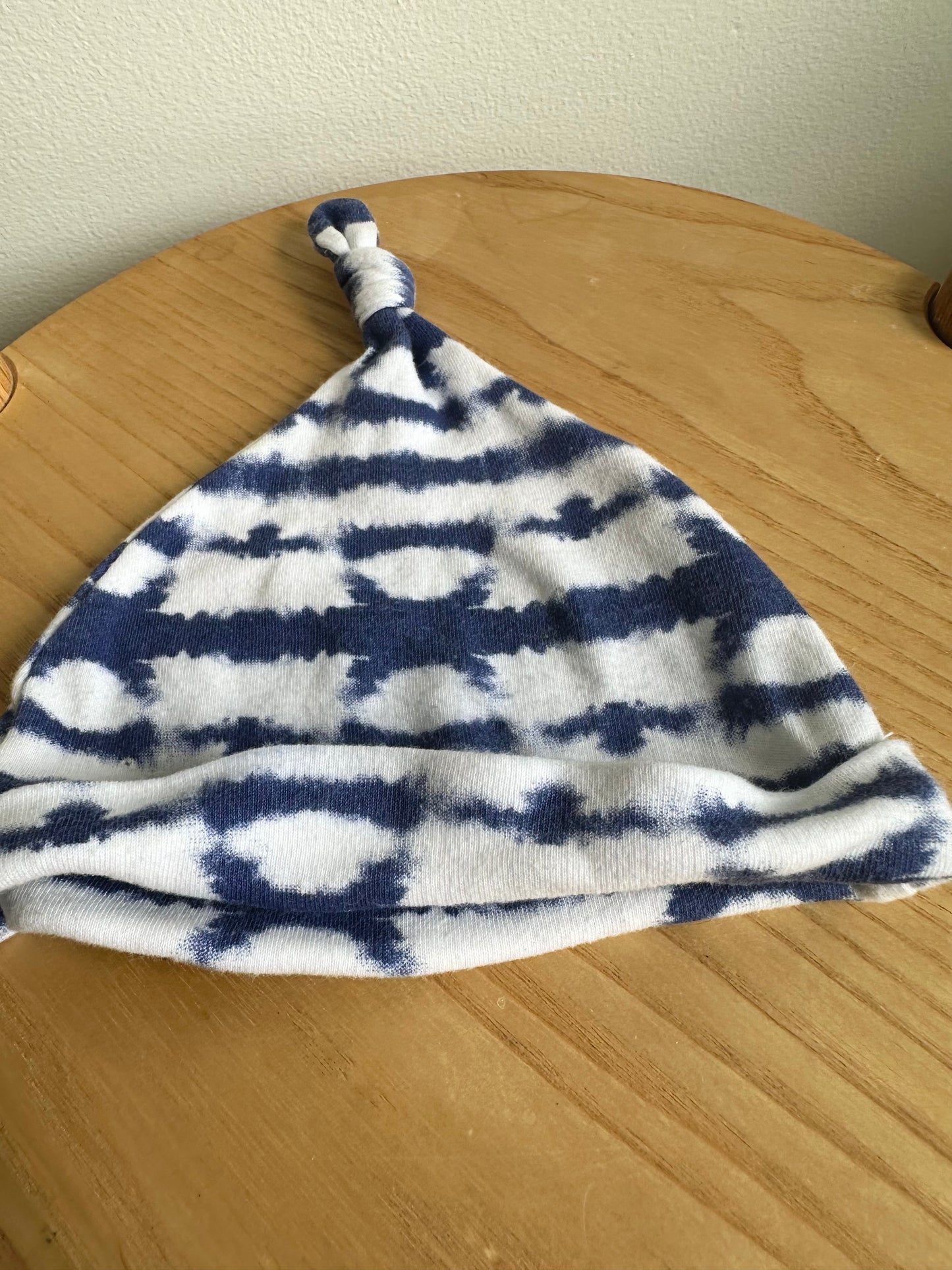 Blue + White Tie Dye Hat / 0-6m