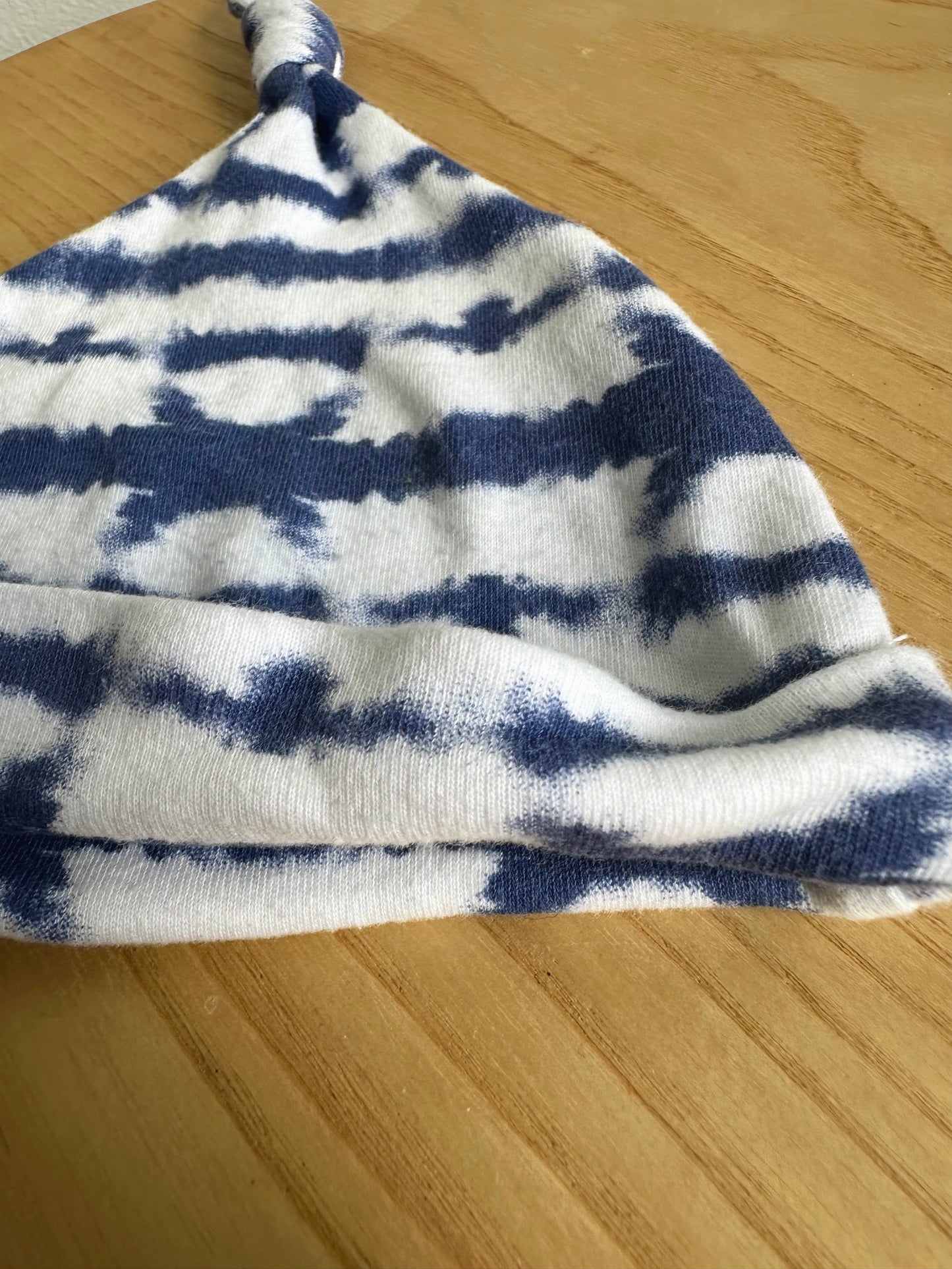 Blue + White Tie Dye Hat / 0-6m