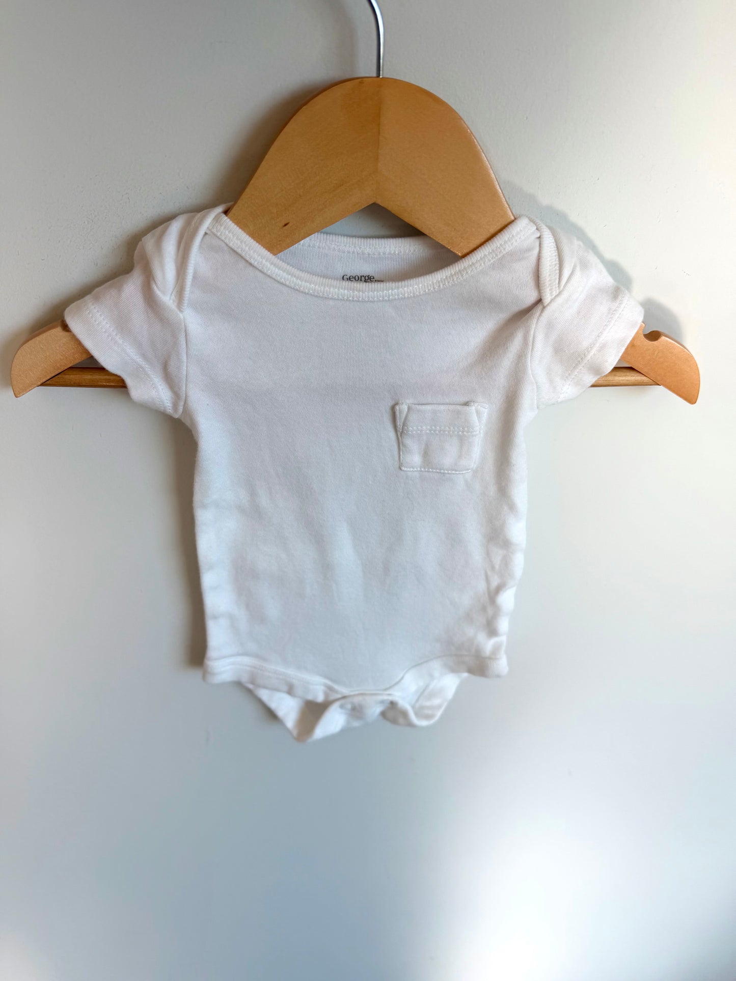 White Cotton Pocket Bodysuit / 0m