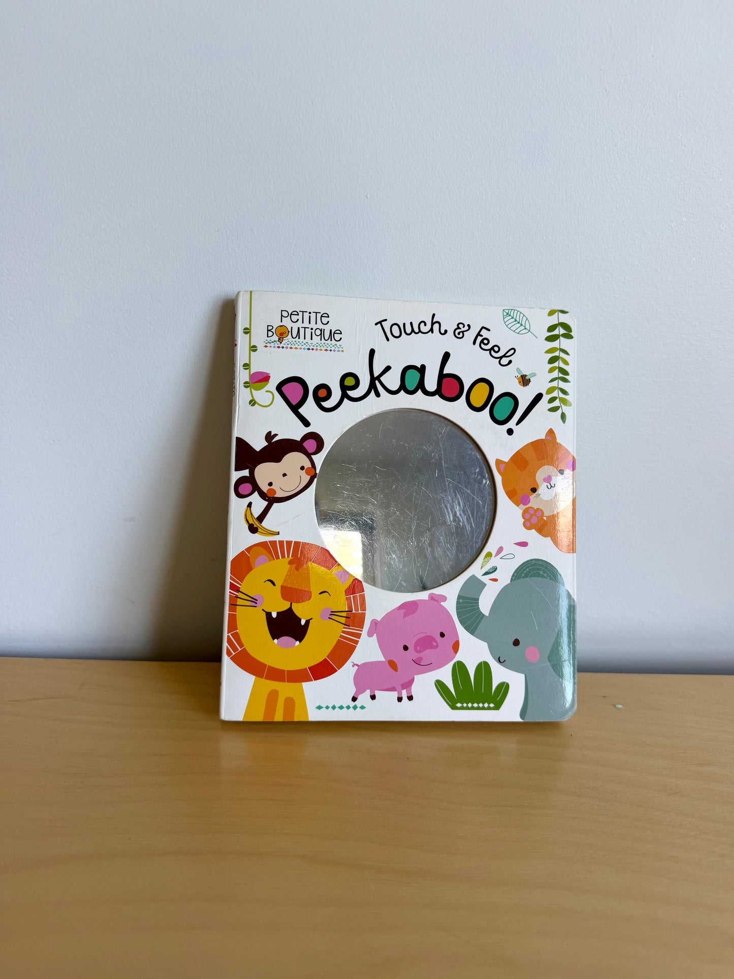 PeekaBoo Touch & Feel Book / 0-3 years