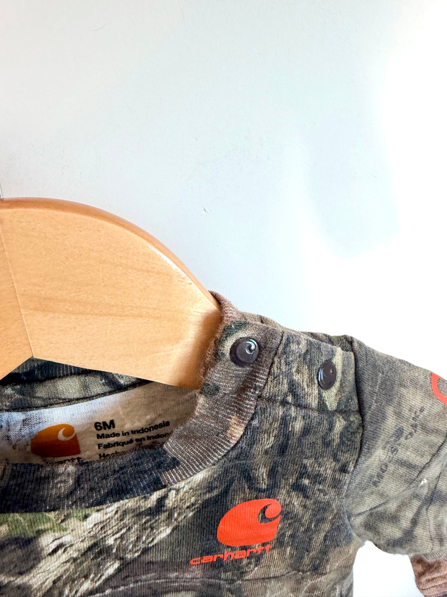 Carhartt Camo Bodysuit / 6m