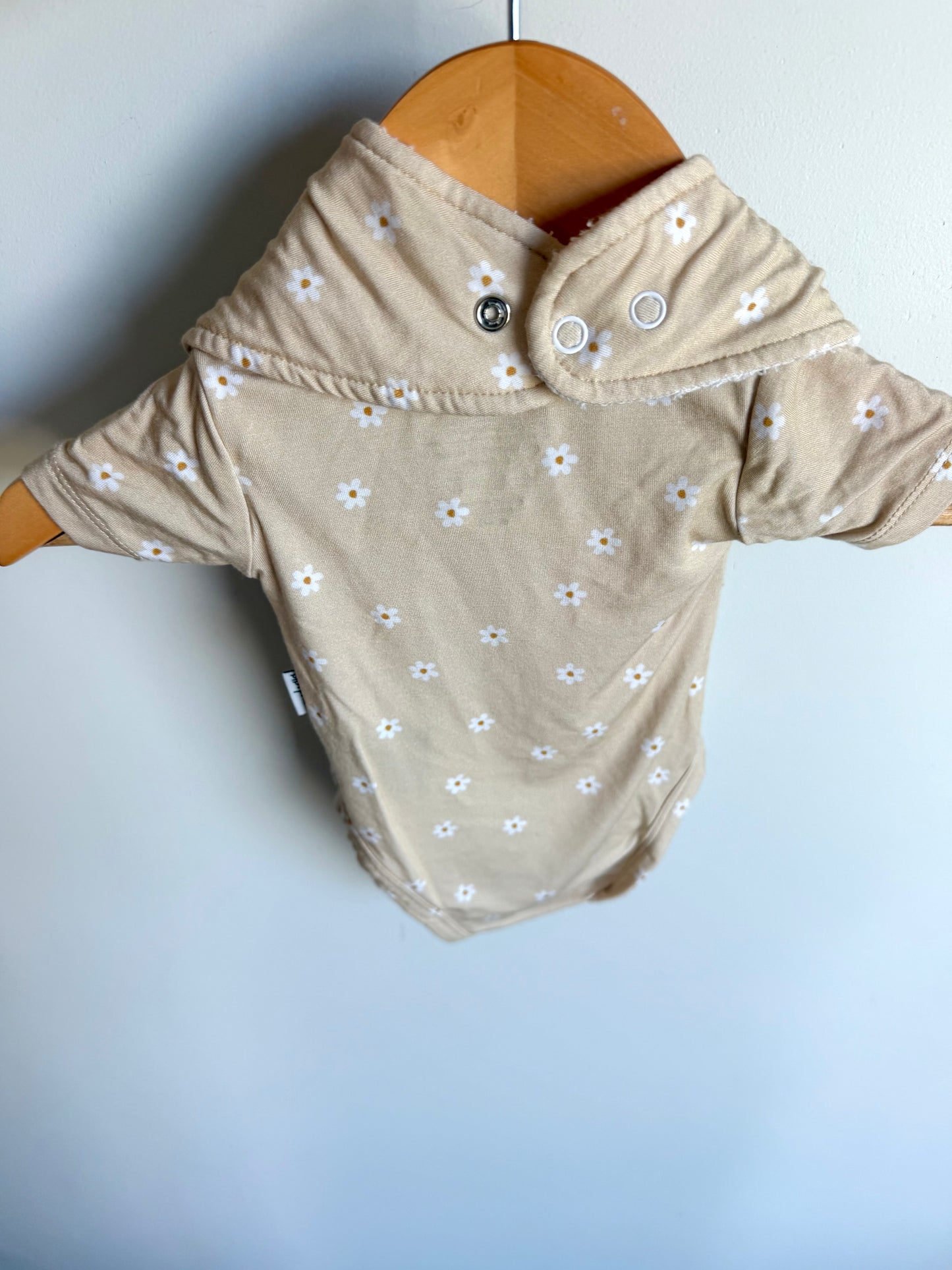 Pip + Phee Bamboo Daisy Bodysuit + Bib Set / 0-3m