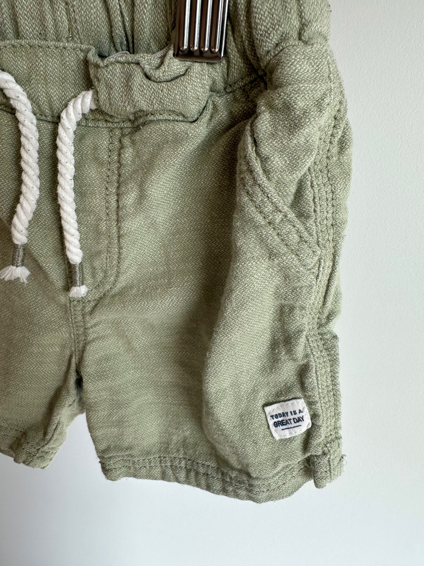 Green Seafoam Shorts / 9-12m