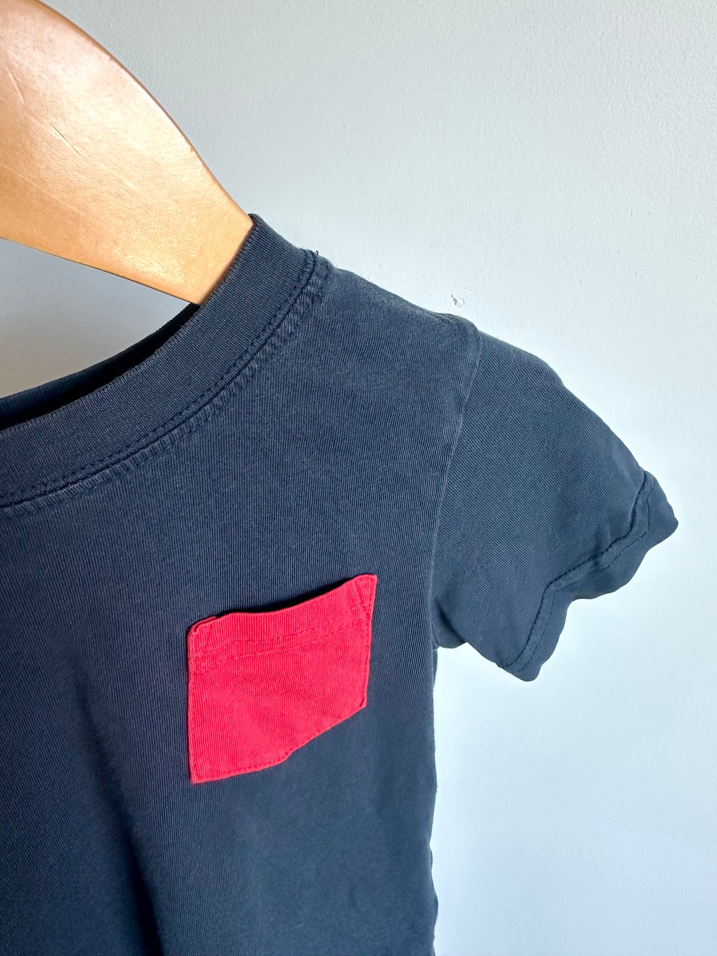 T-Shirt with Red Pocket / 3T