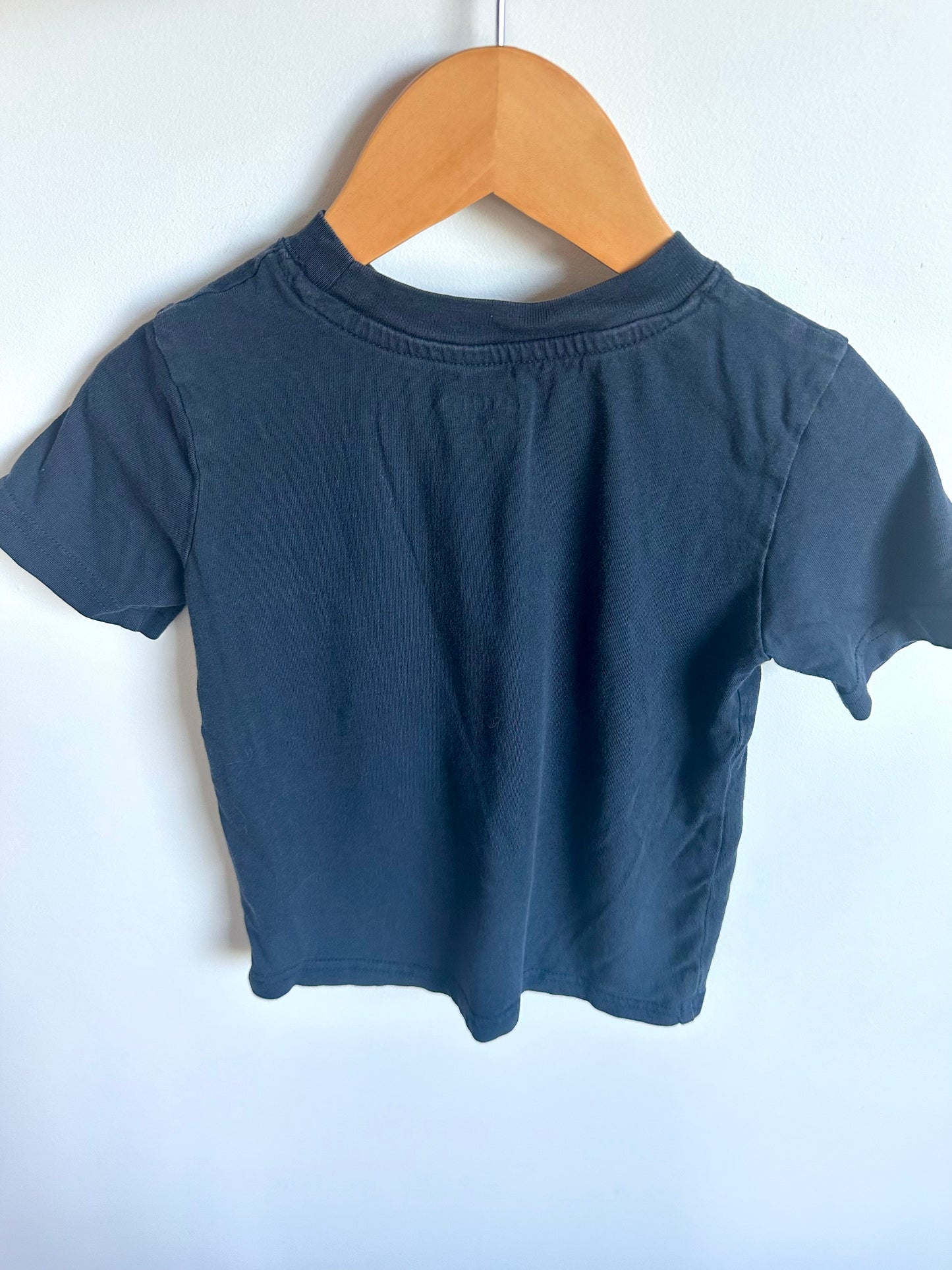 T-Shirt with Red Pocket / 3T