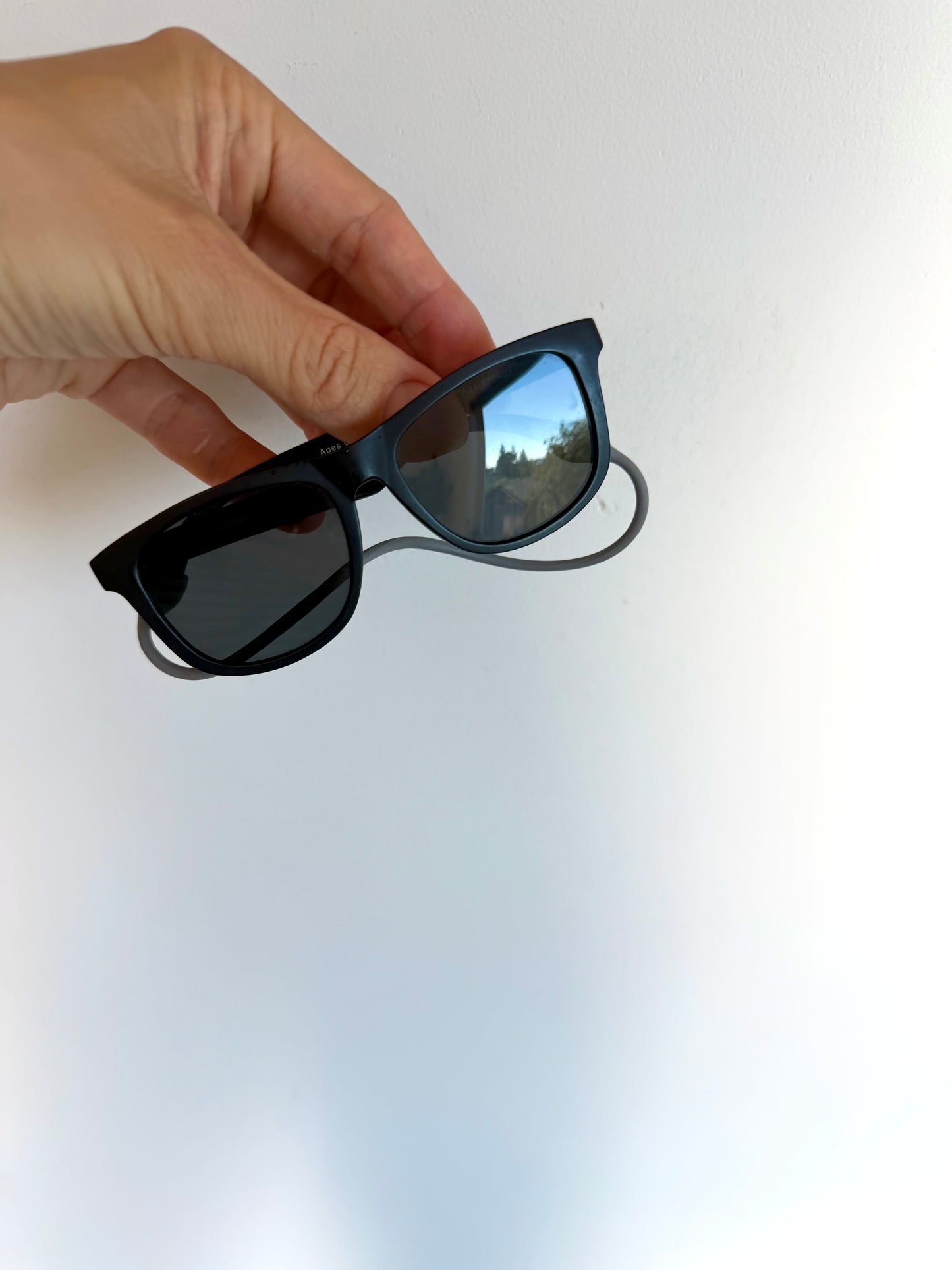 Baby Strap Sunglasses / 0-12m?
