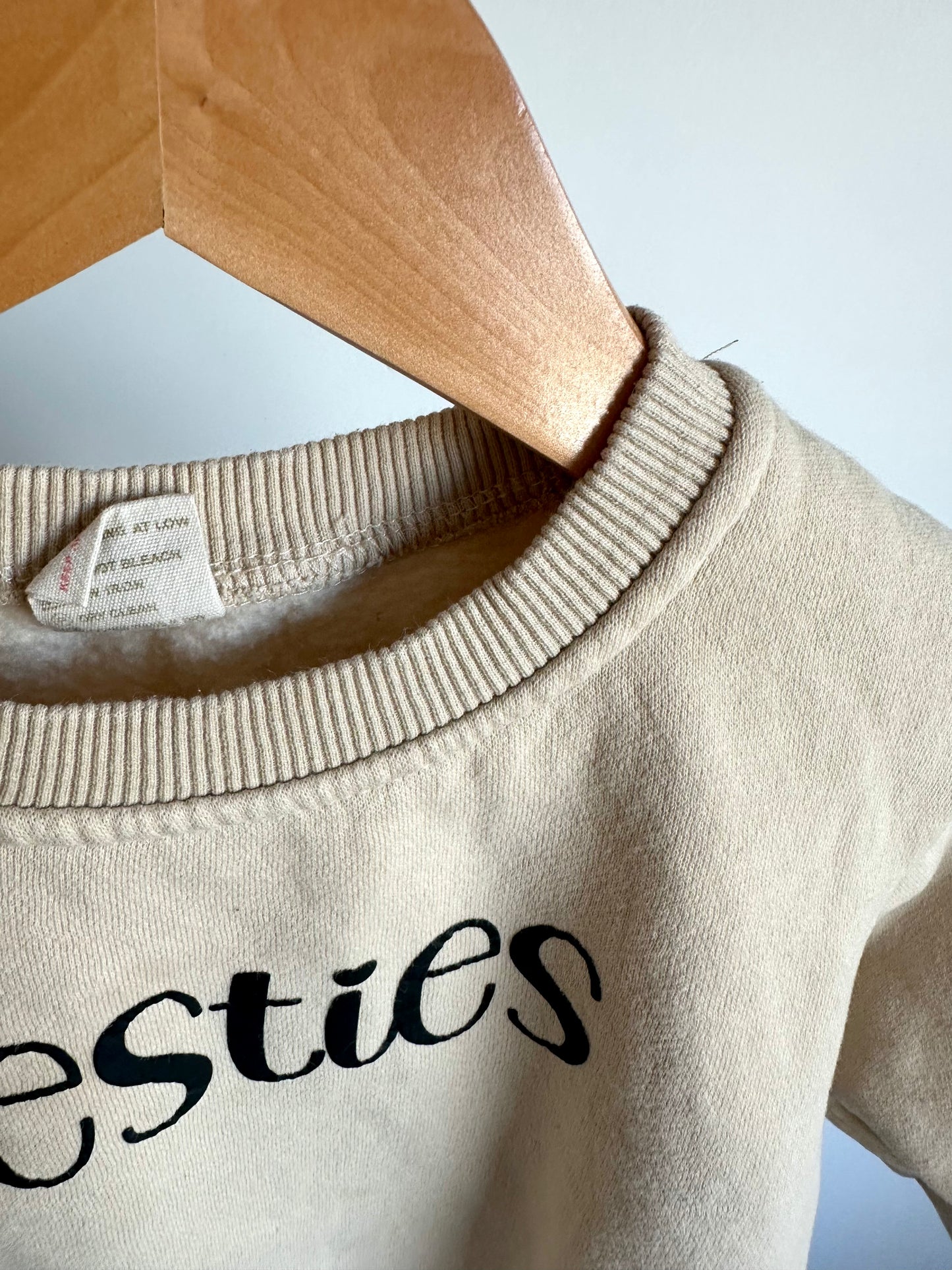 Besties Sand Crewneck(PLAY) / 2T