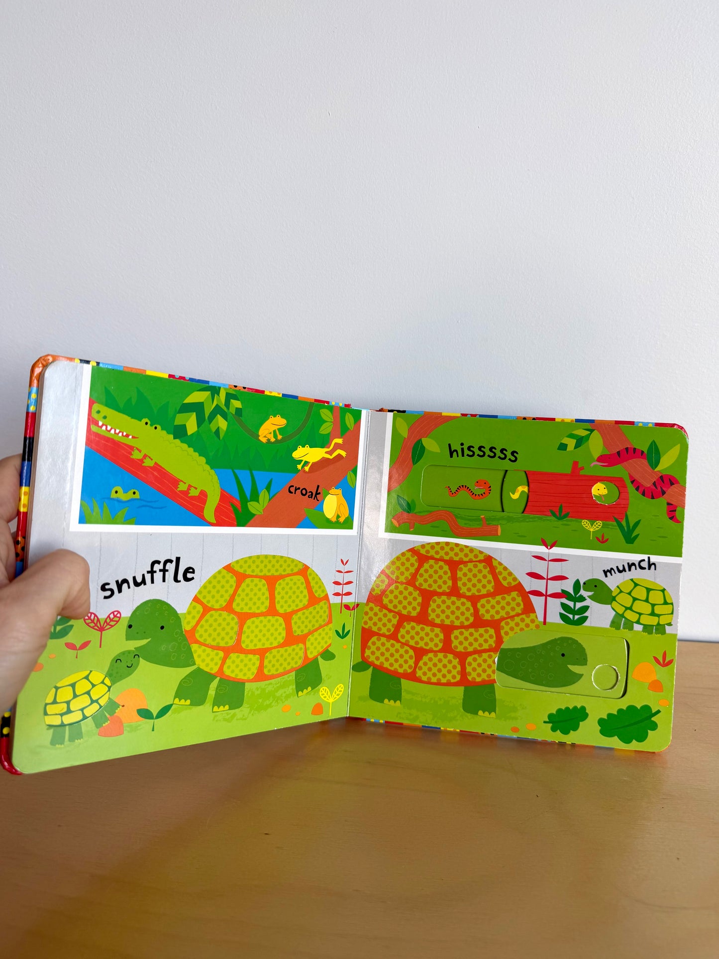Baby's First: Slide and See Zoo Book / 0-2 years