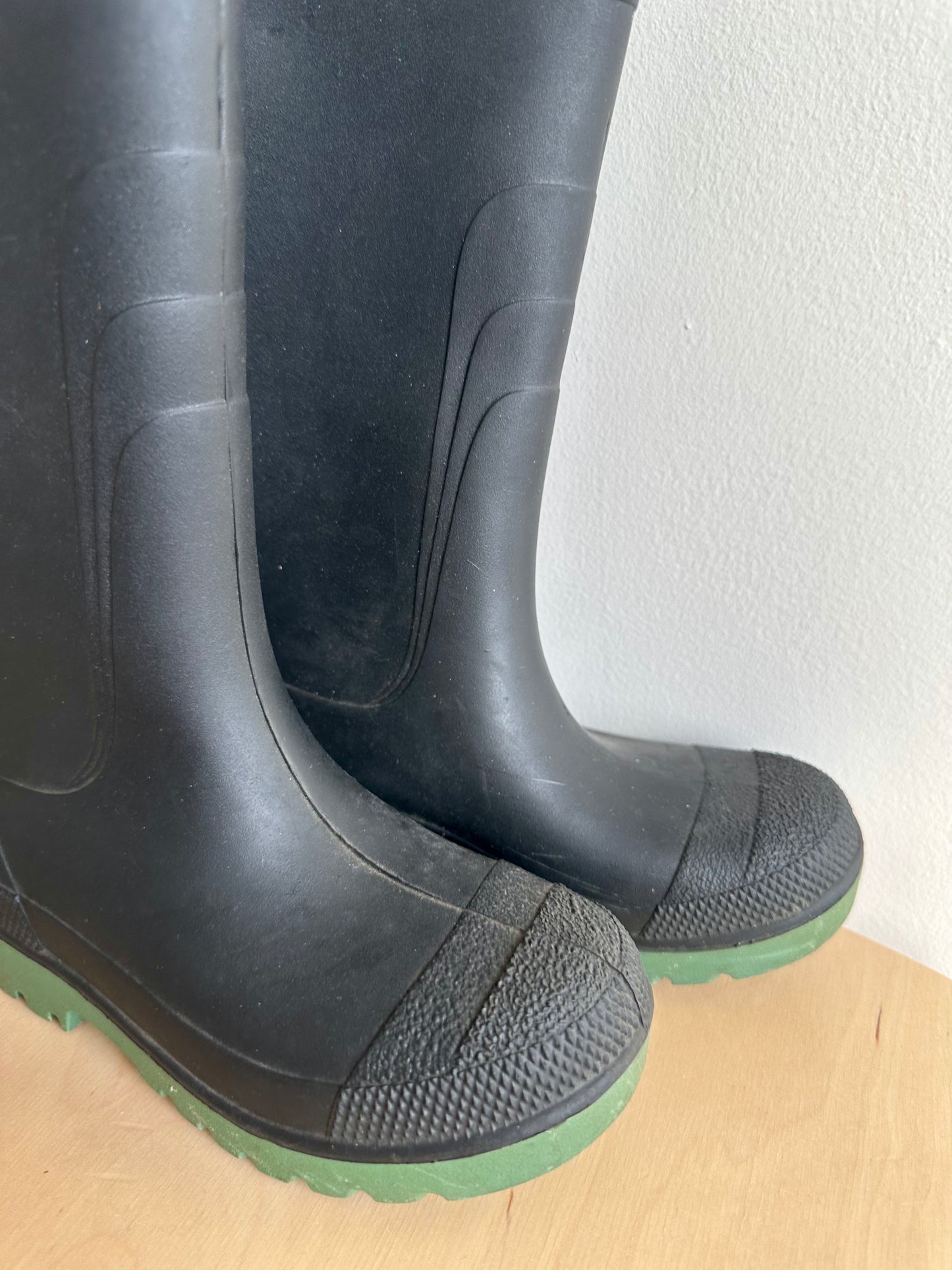 Black Rain Boots / Size 12 (Little Kid) (No Shipping)