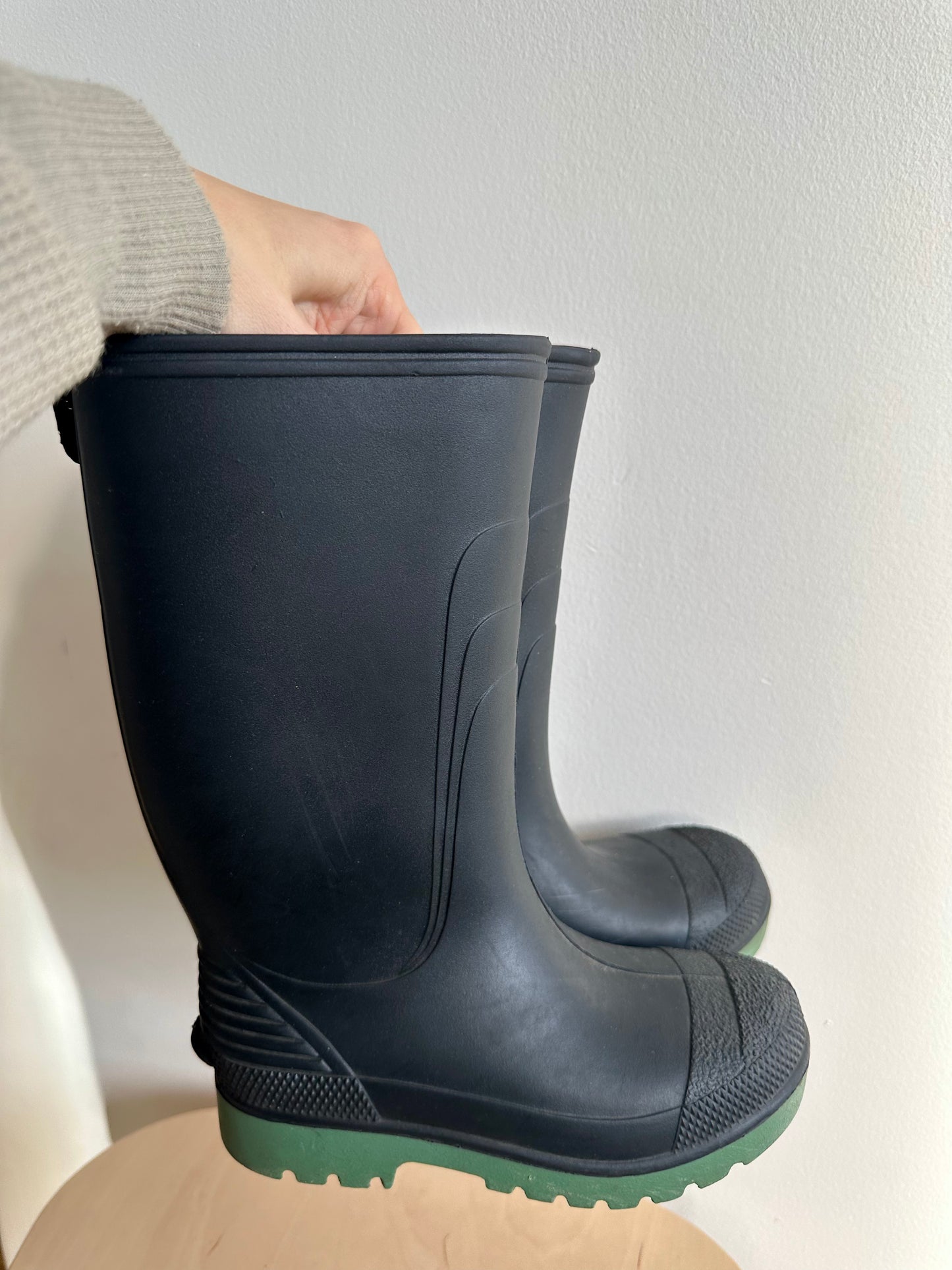 Black Rain Boots / Size 12 (Little Kid) (No Shipping)