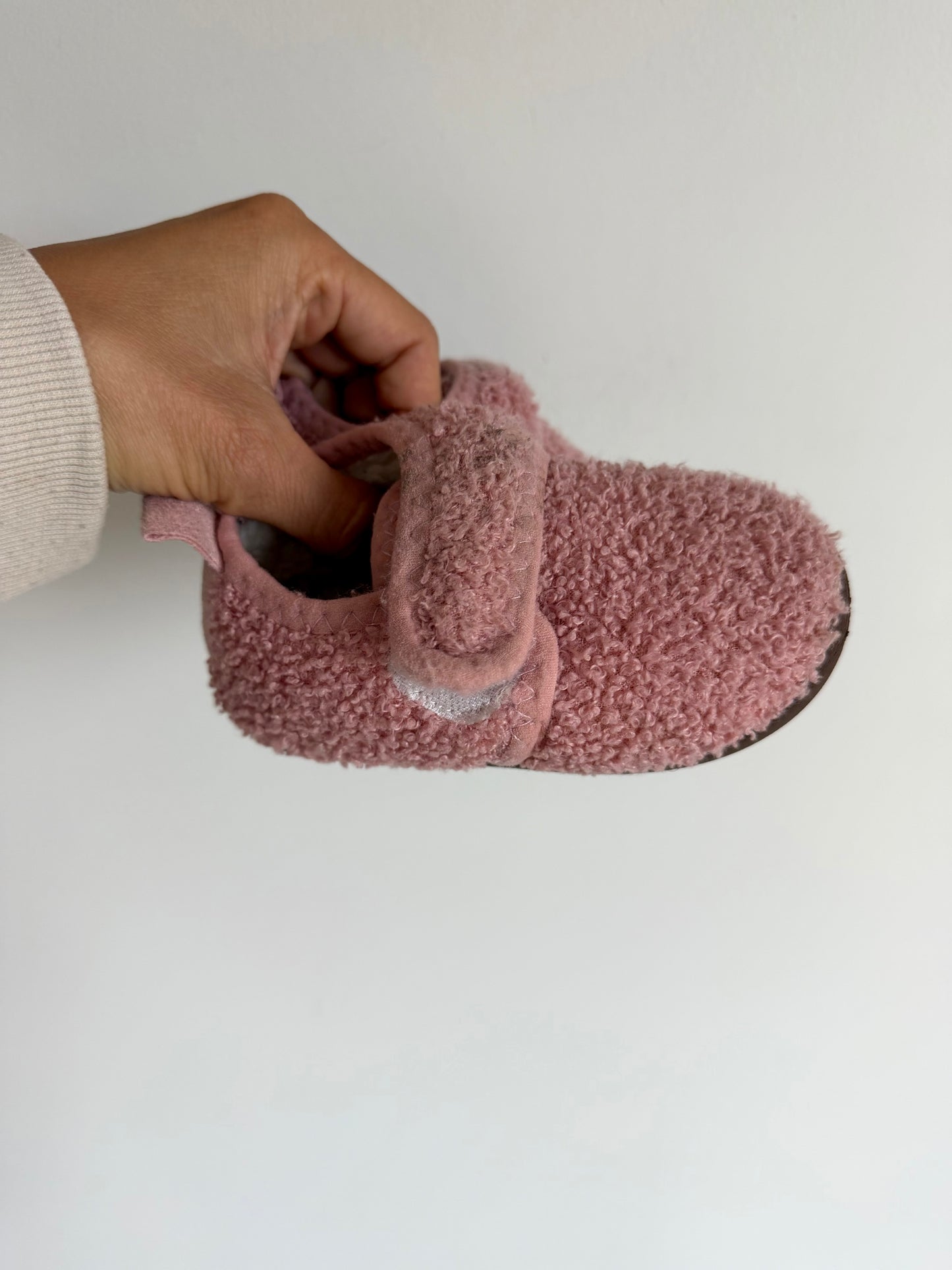 Pink Fuzzy Shoes / Size 6-7 Toddler?