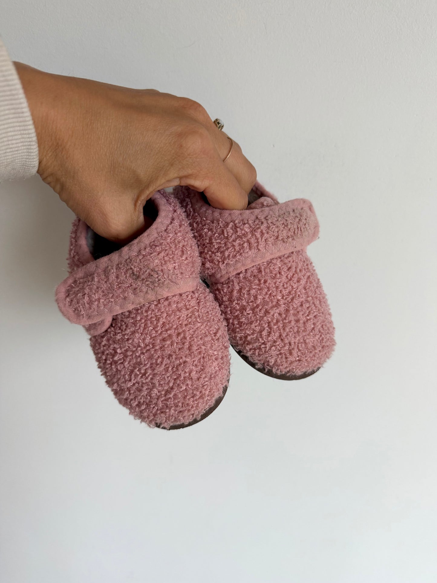 Pink Fuzzy Shoes / Size 6-7 Toddler?