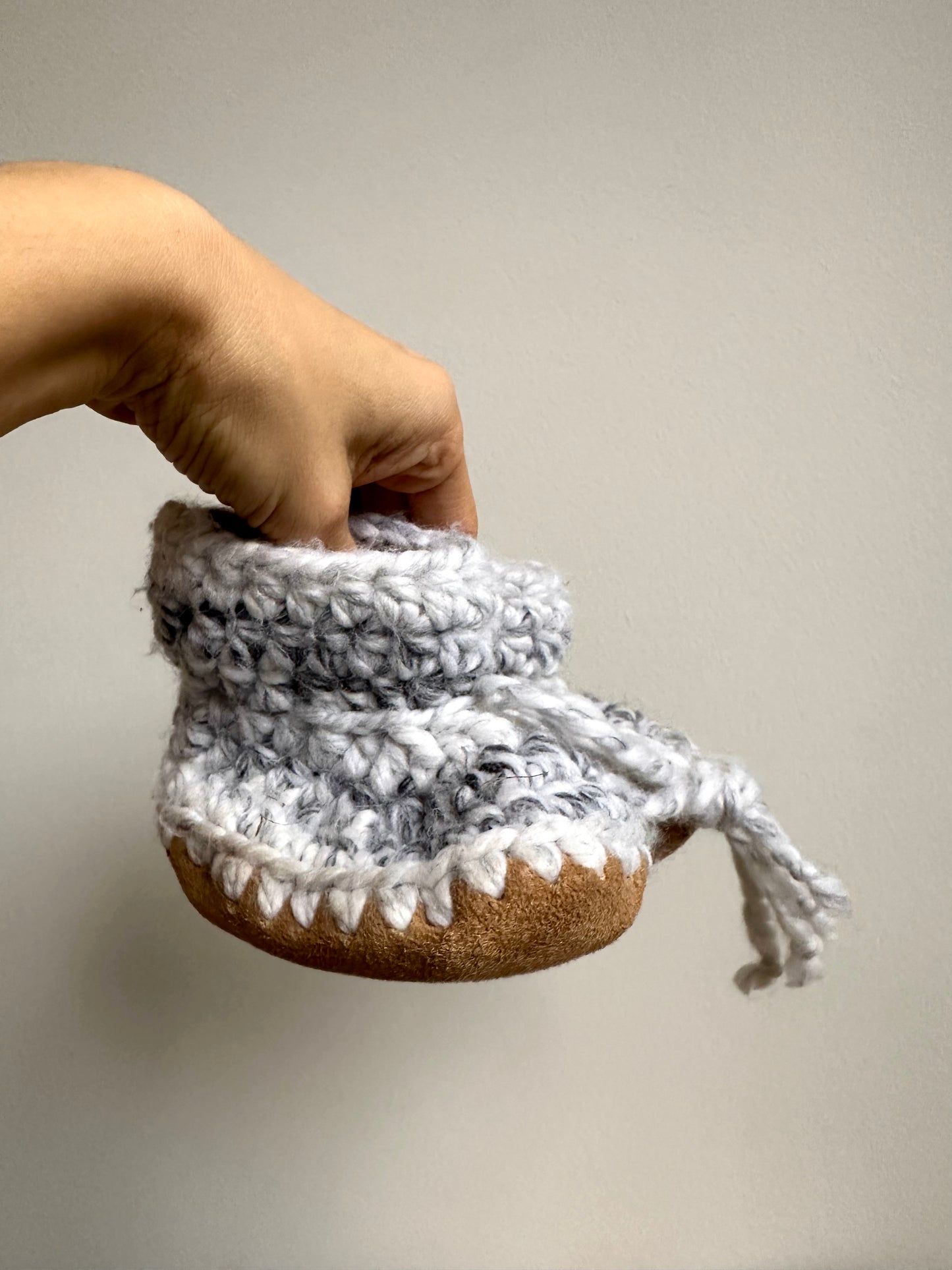 Grey Knit Moccasins / Size 3-4 Infant-Toddler