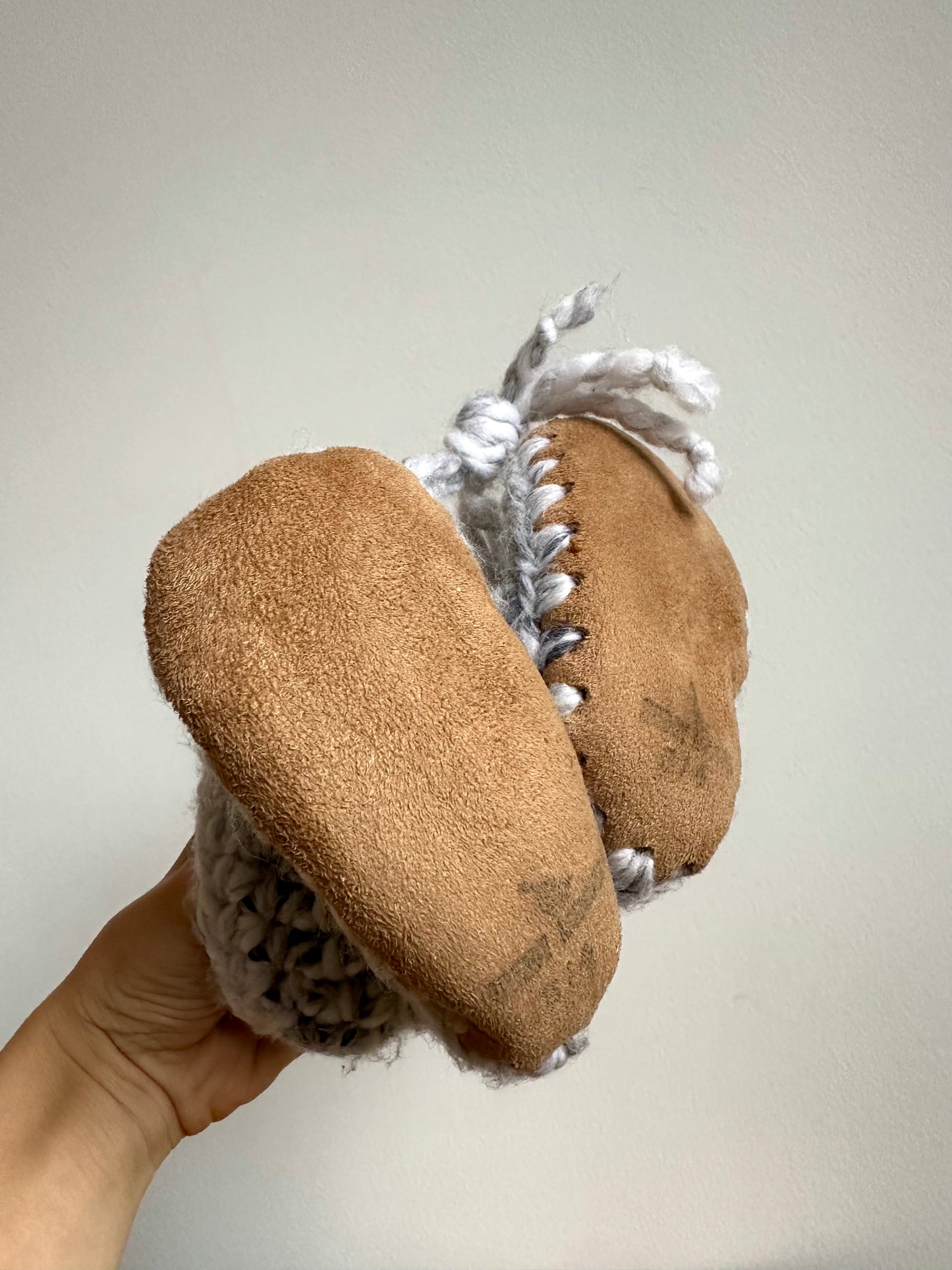 Grey Knit Moccasins / Size 3-4 Infant-Toddler