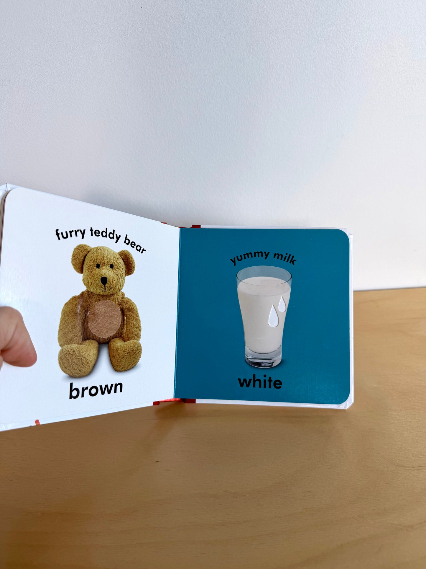 Colors Touch and Feel Book / 0-2 years