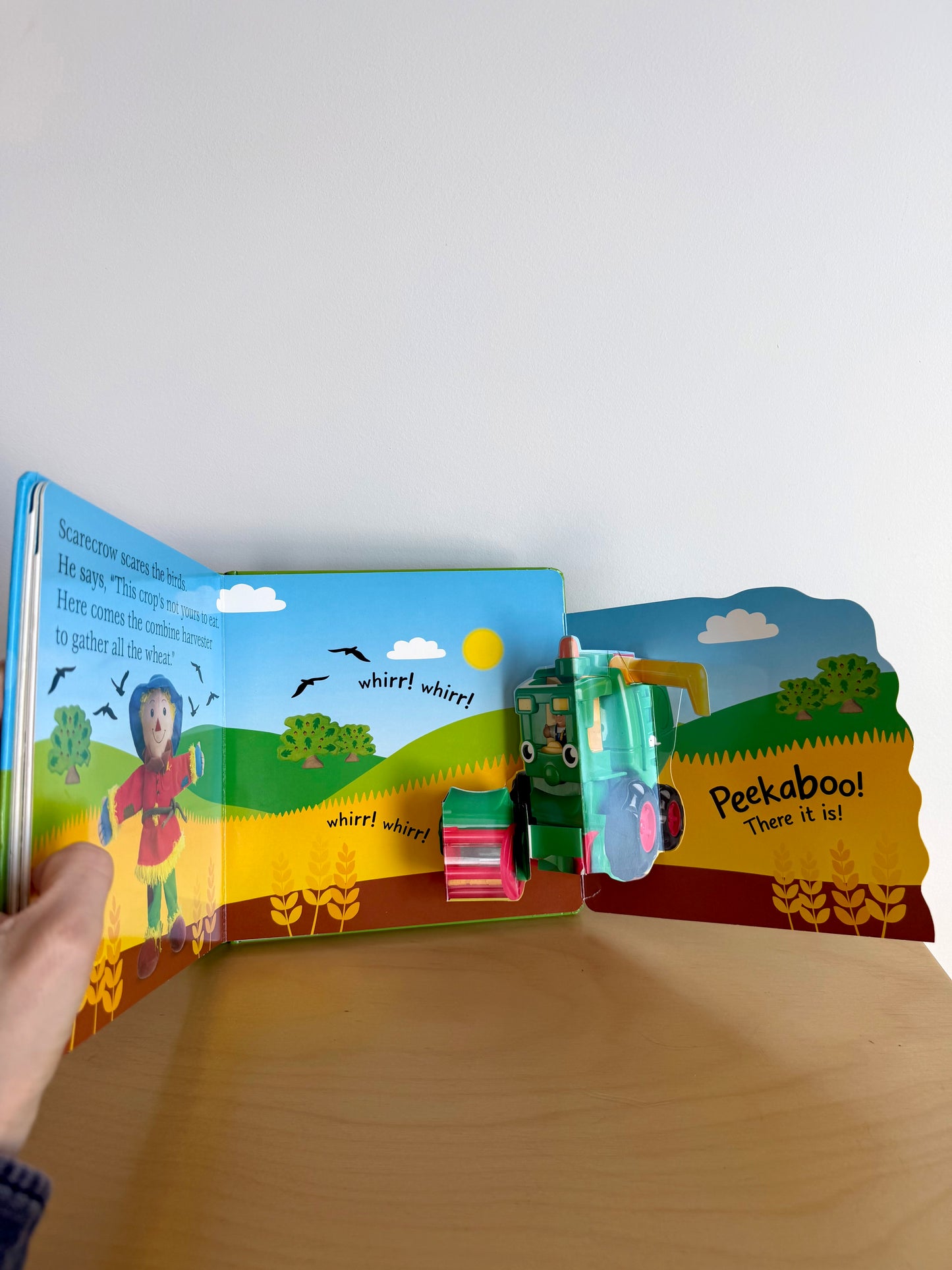 Tractor Pop Up Peekaboo Book / 0-3 years