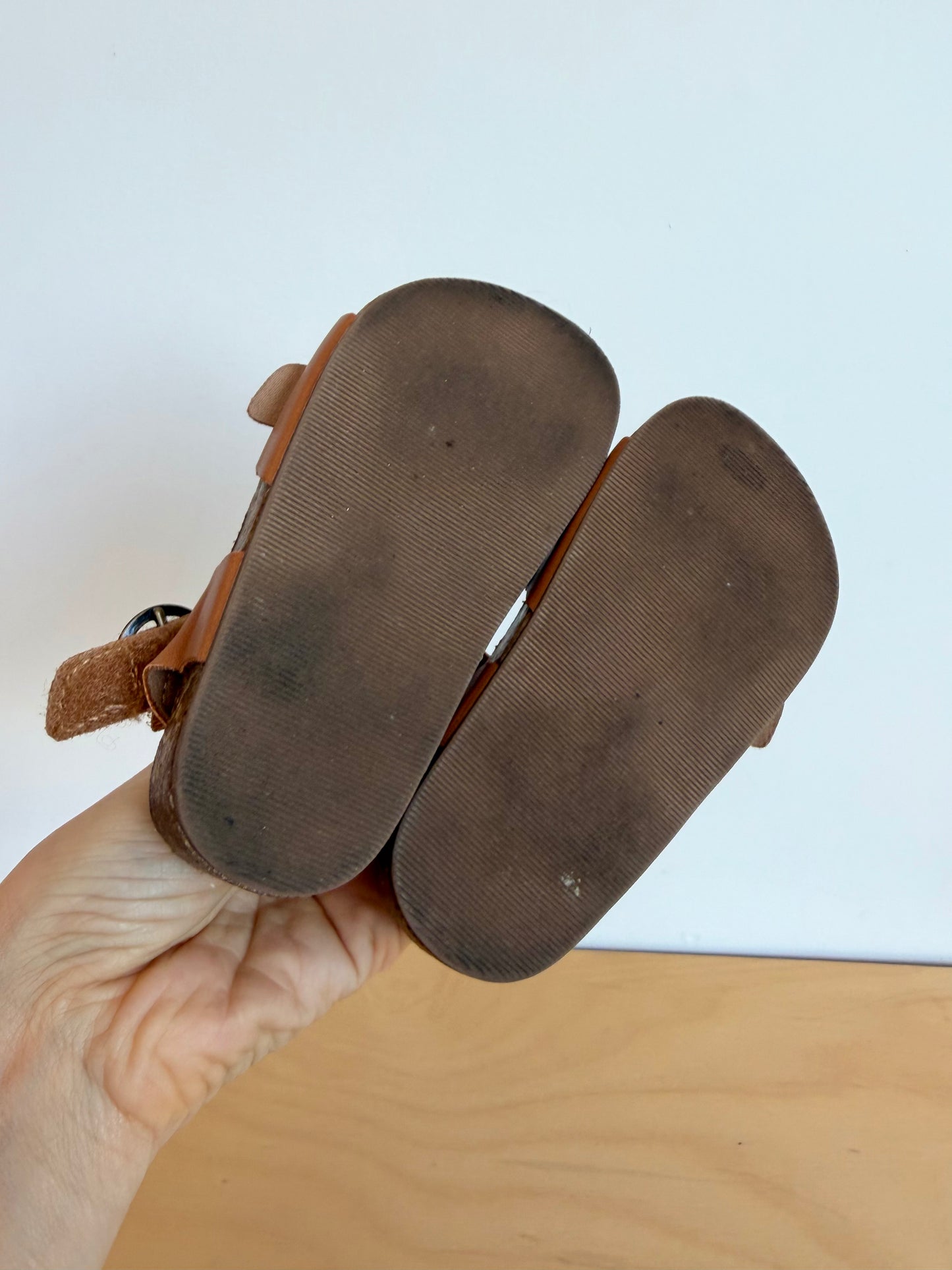 Tan Strap Sandals / 5 Toddler
