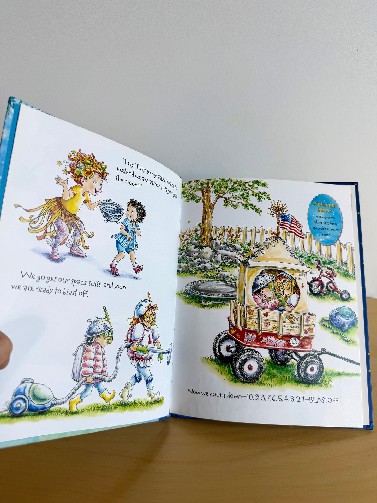 Fancy Nancy: Stellar Stargazing Book / 3-8 years