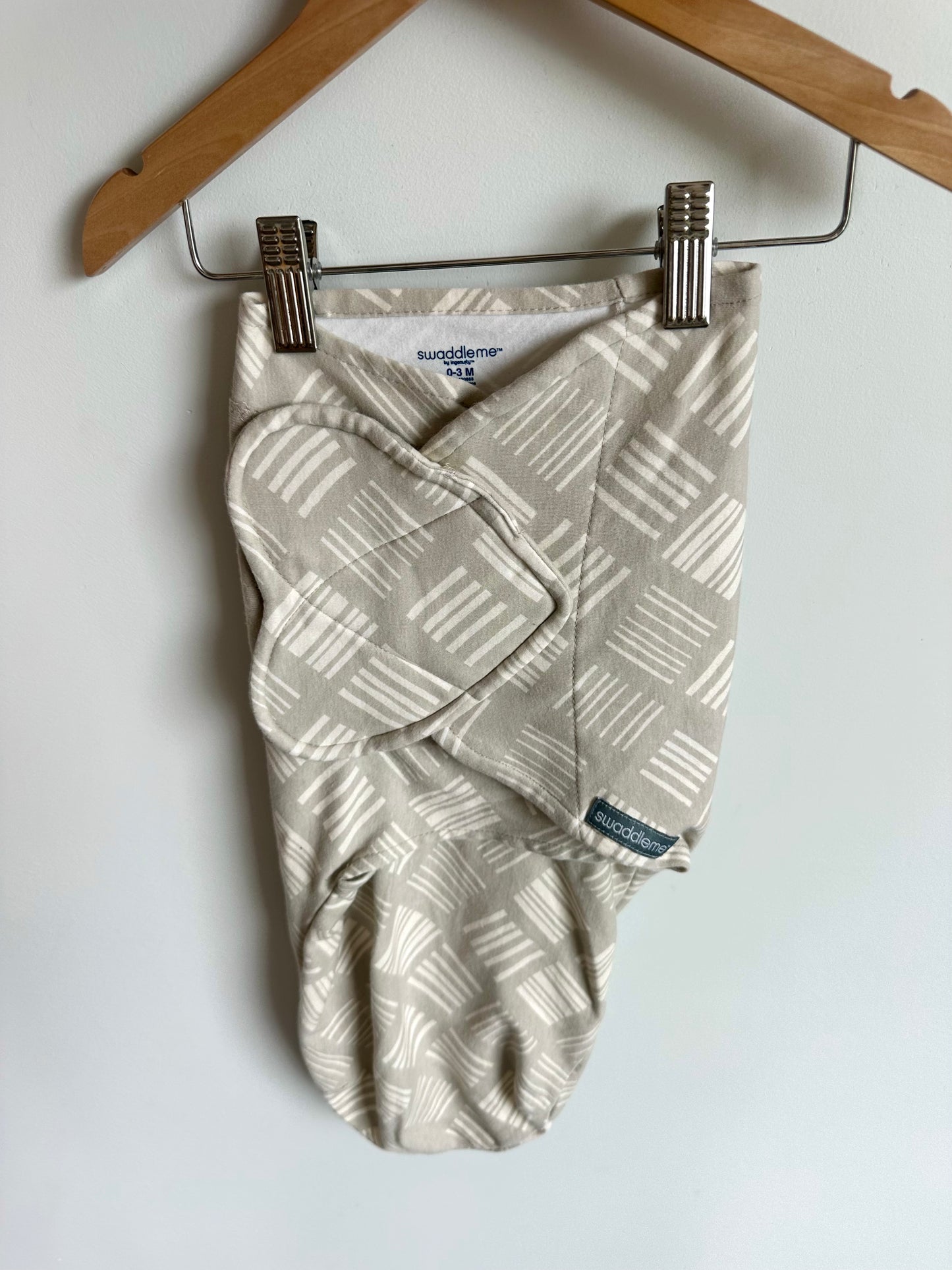 Grey Lines Swaddle Wrap / 0-3m