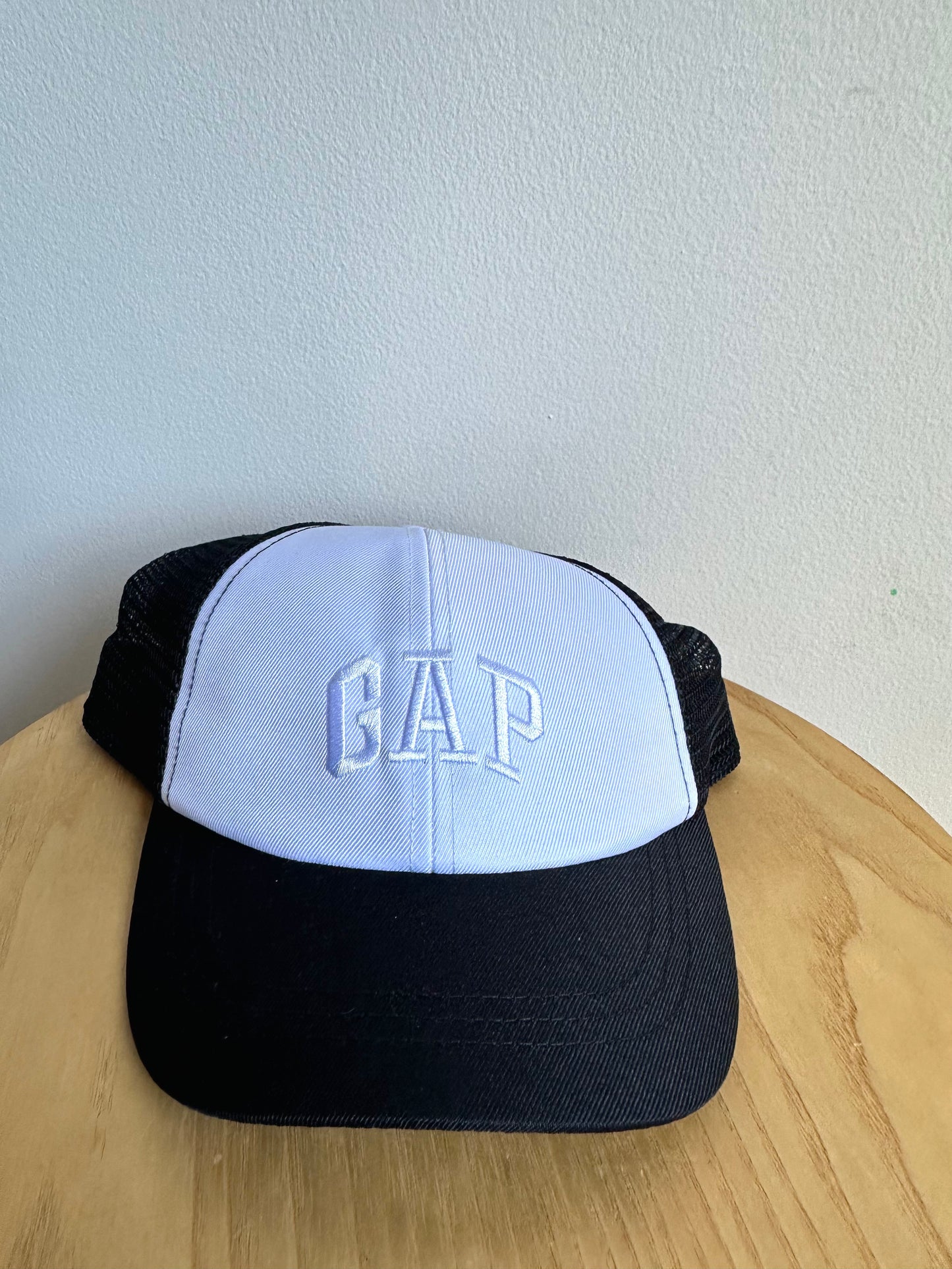 Gap Mesh Hat (With Tags) / 4-5 years