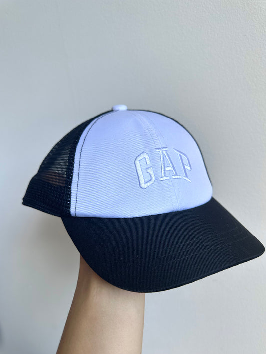 Gap Mesh Hat (With Tags) / 4-5 years