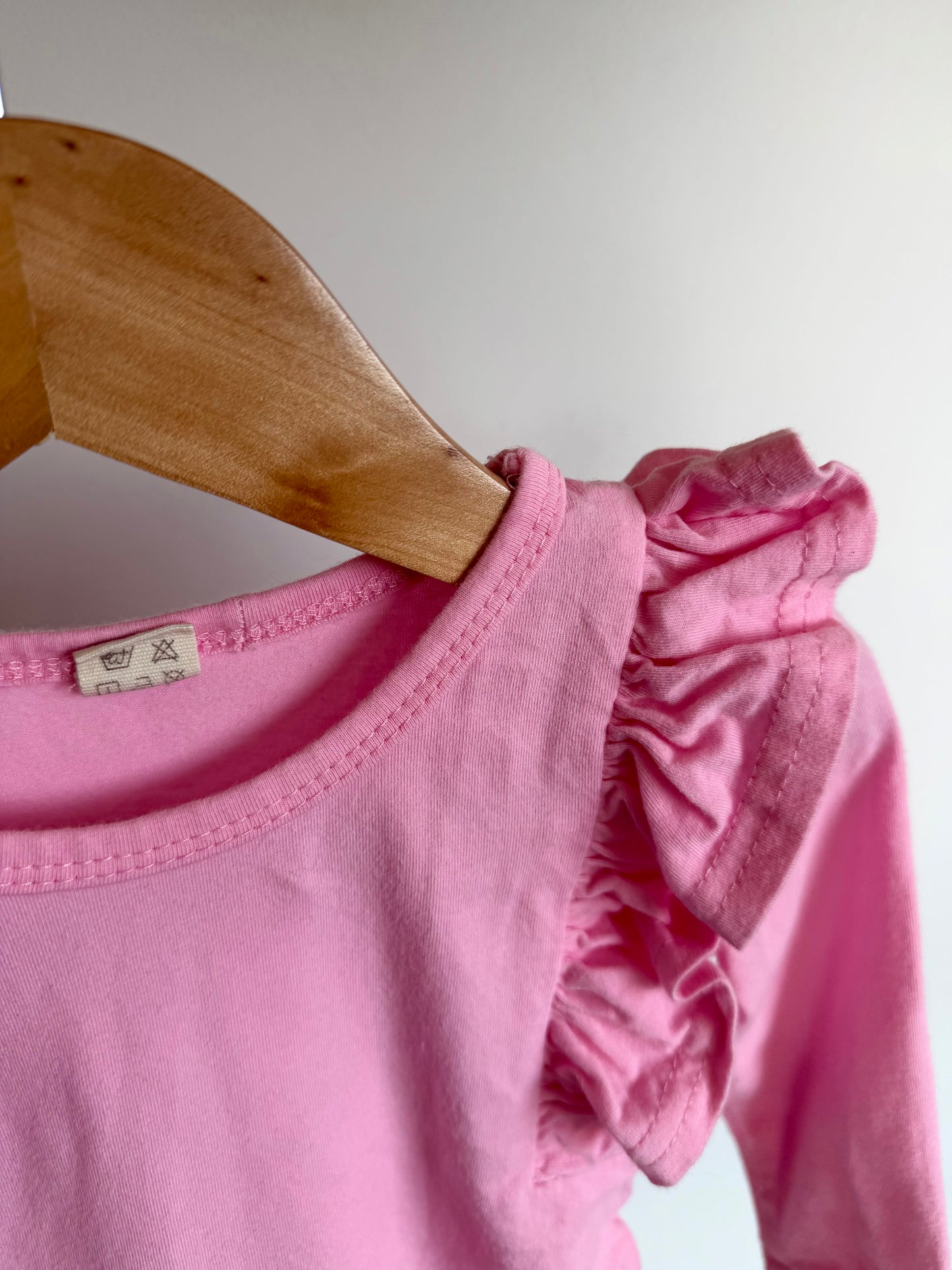 Pink Ruffle Long Sleeve Bodysuit / 12-18m
