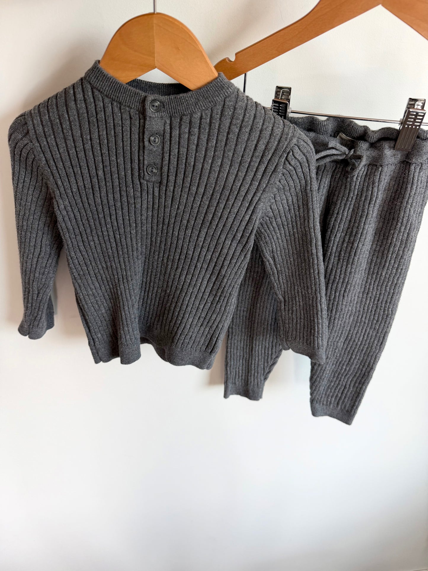 H&M Grey Ribbed Top + Pants Set / 12-18m