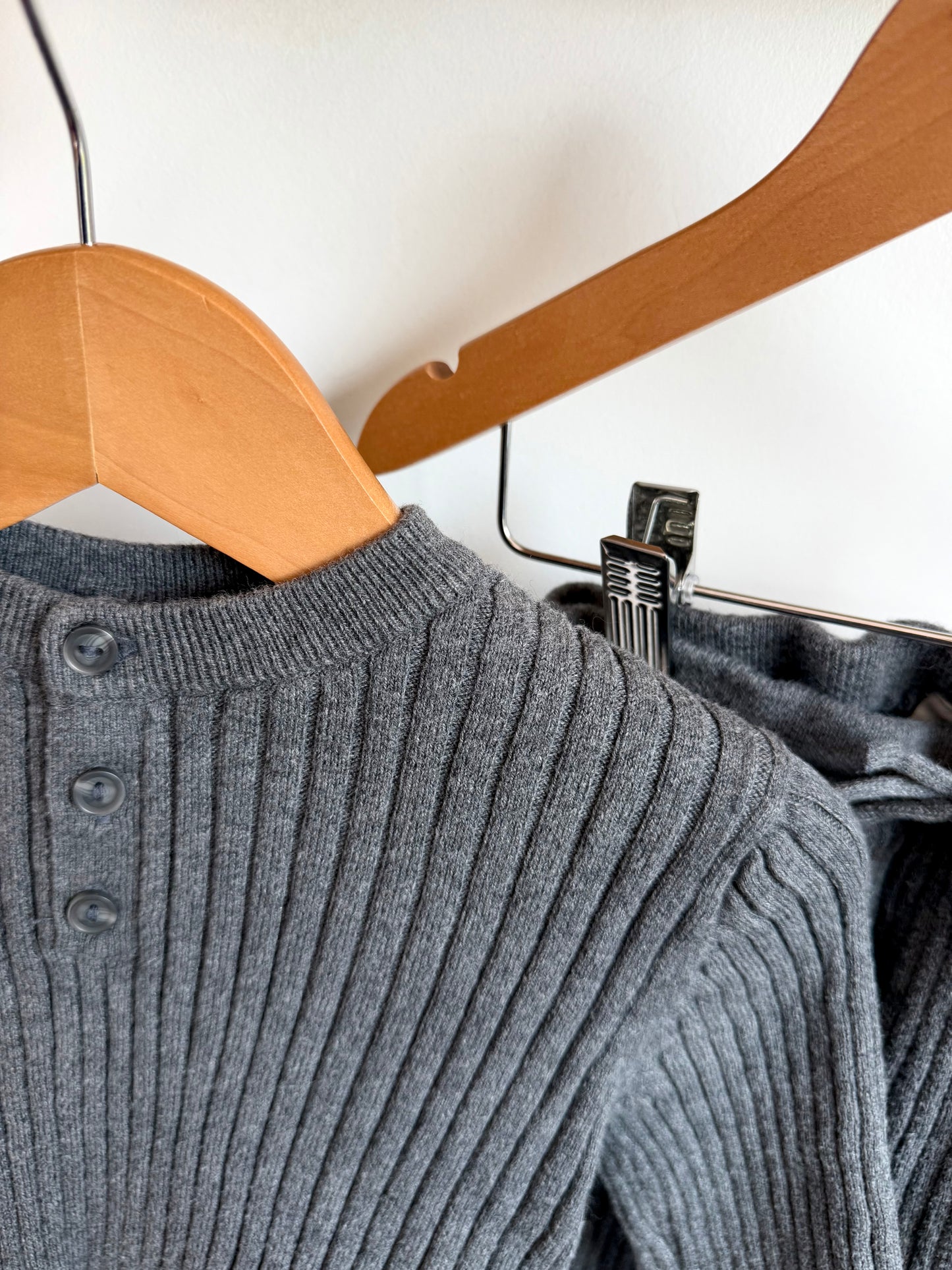 H&M Grey Ribbed Top + Pants Set / 12-18m
