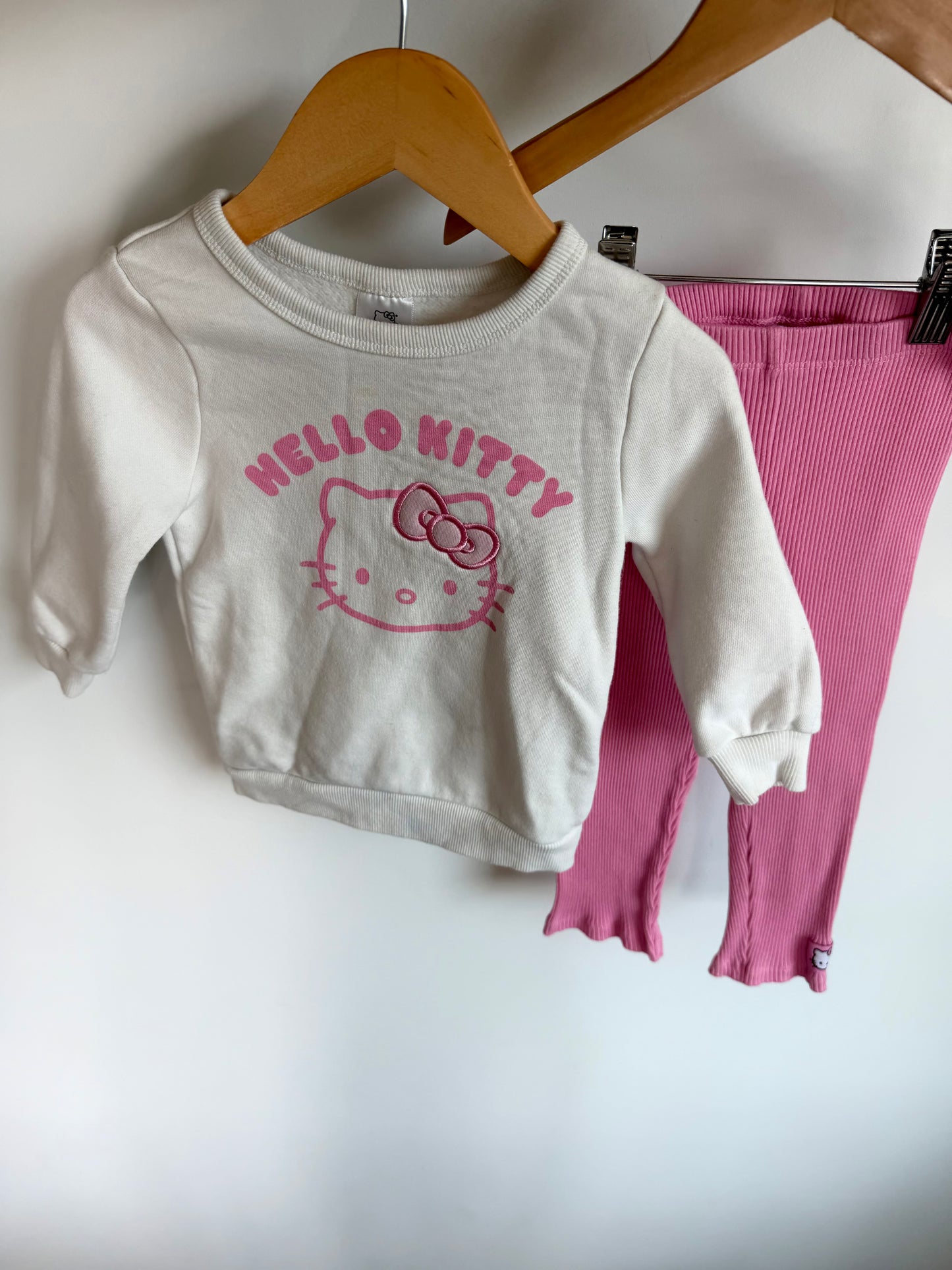 Hello Kitty Sweater + Pants Set (PLAY) / 24m (No Shipping)