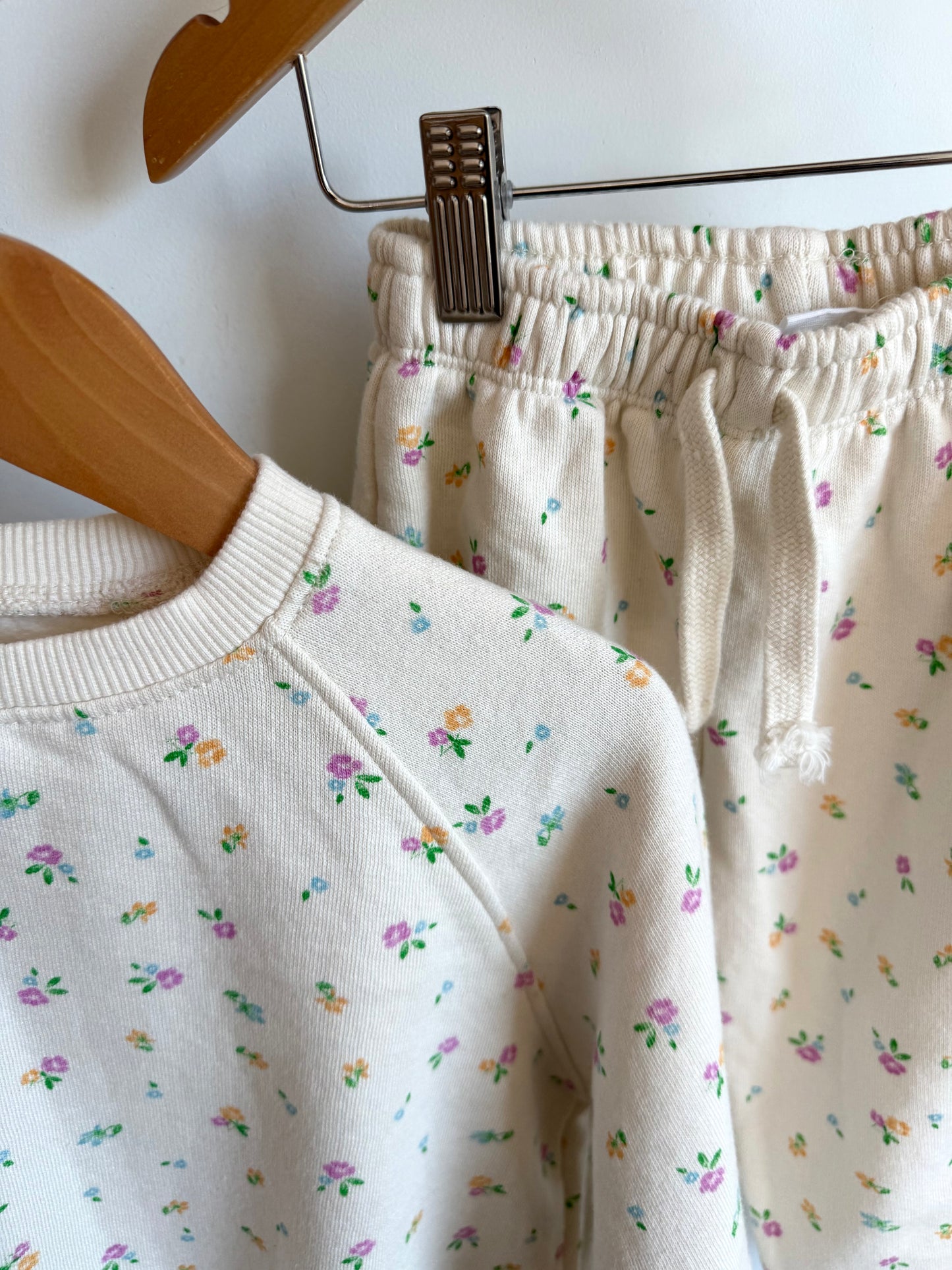 Zara Cream Floral Sweater + Pants Set (PLAY) / 4T