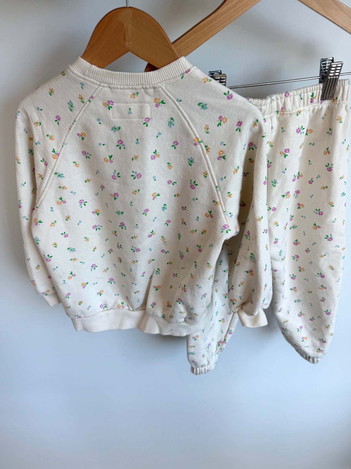 Zara Cream Floral Sweater + Pants Set (PLAY) / 4T