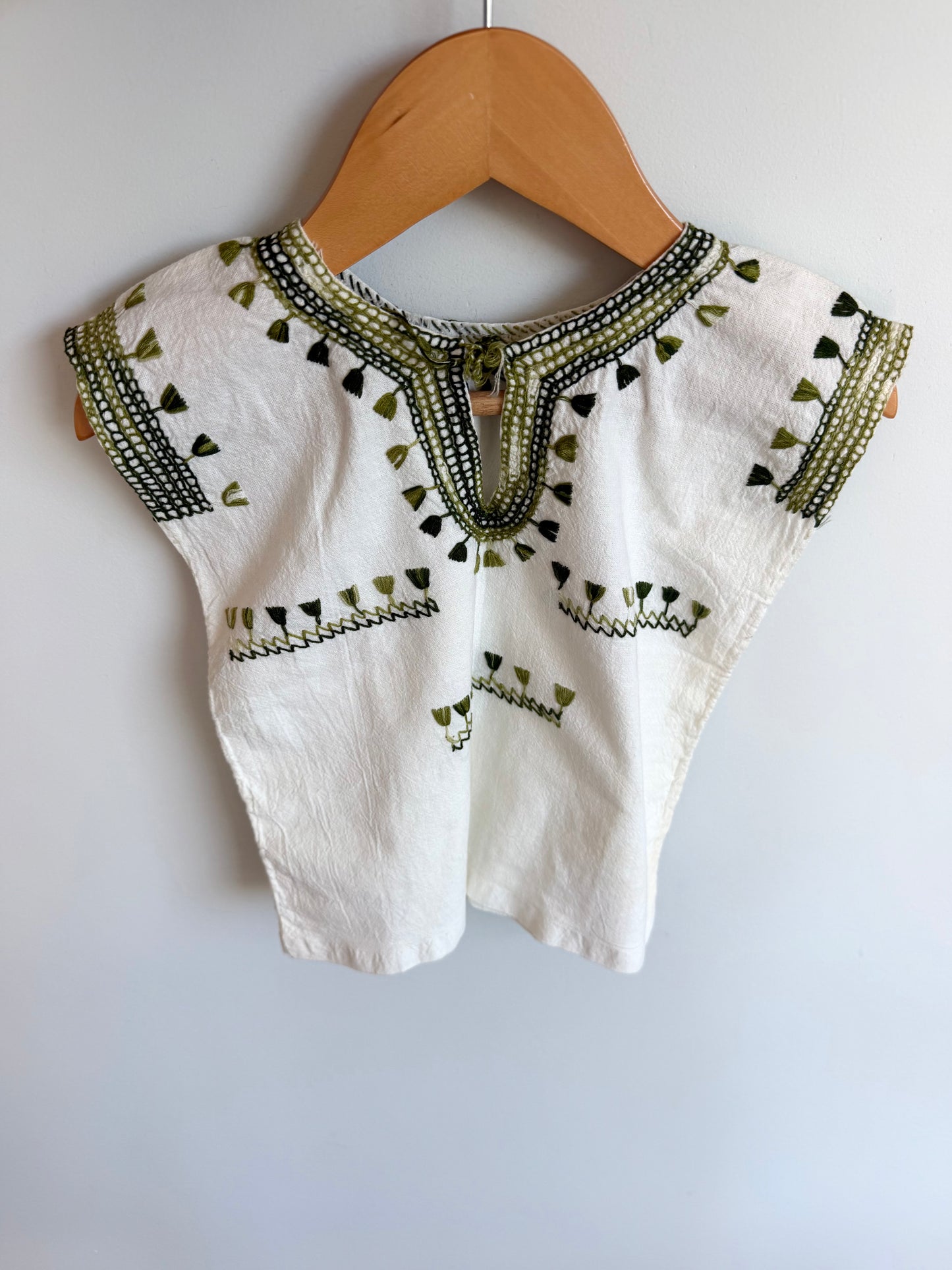 Green Embroidery Top (PLAY) / 2T?