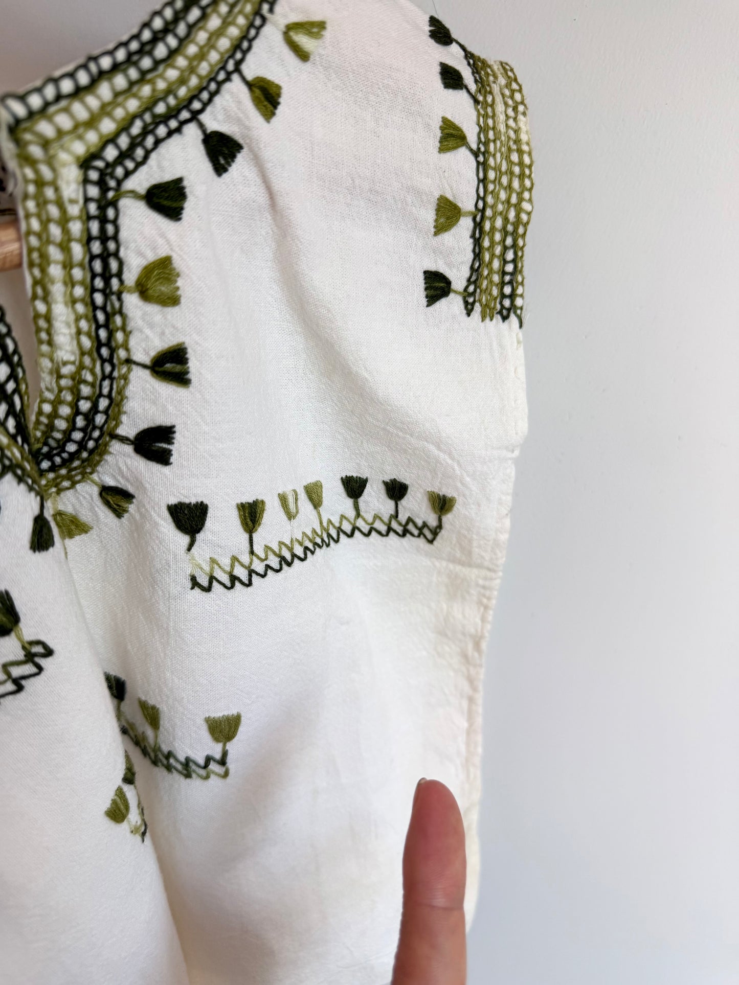 Green Embroidery Top (PLAY) / 2T?