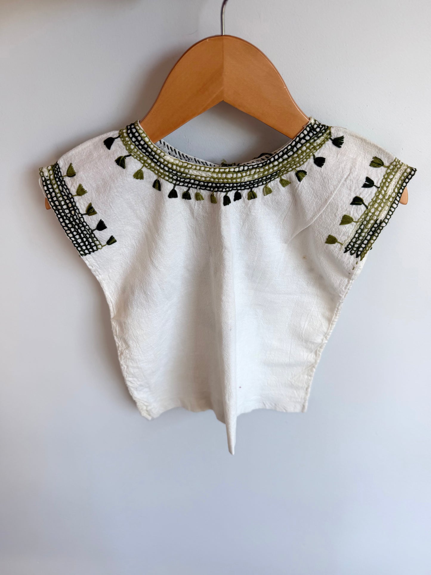 Green Embroidery Top (PLAY) / 2T?