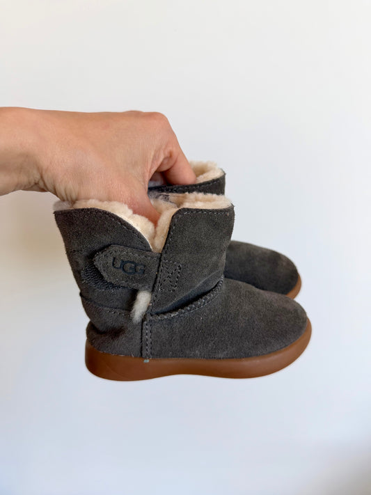 UGG Grey Fleece Lined Boots / Size 6 toddler