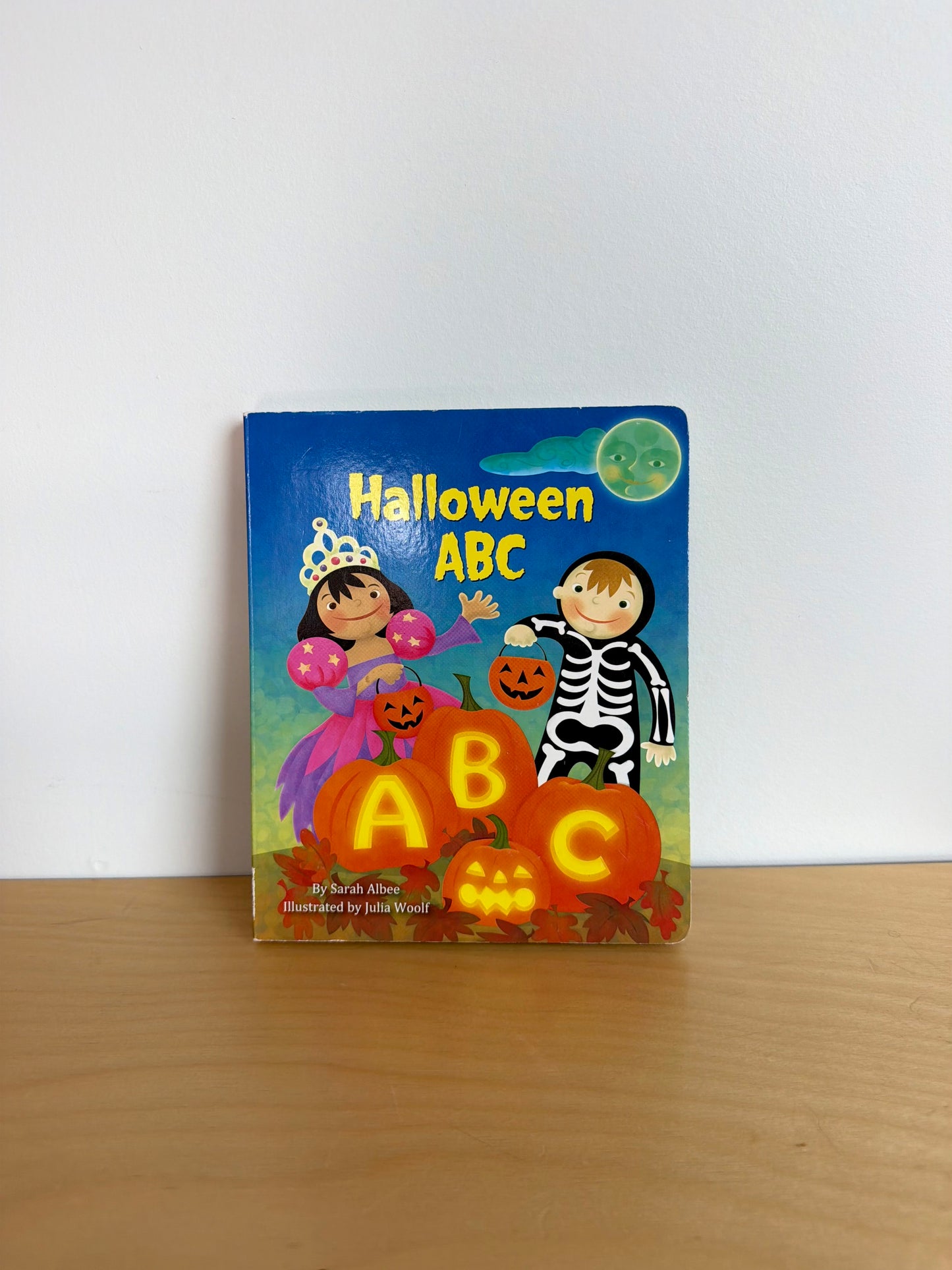 Halloween ABC Board Book / 0-3 years