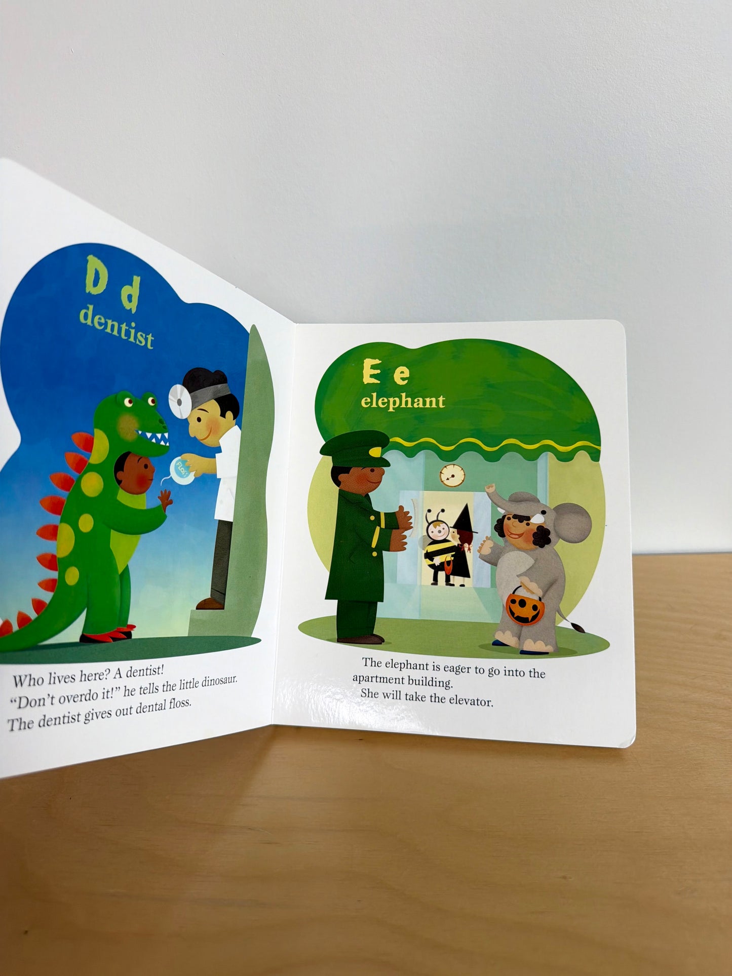 Halloween ABC Board Book / 0-3 years