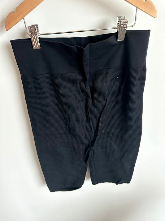 H&M Black Maternity Biker Short / Large