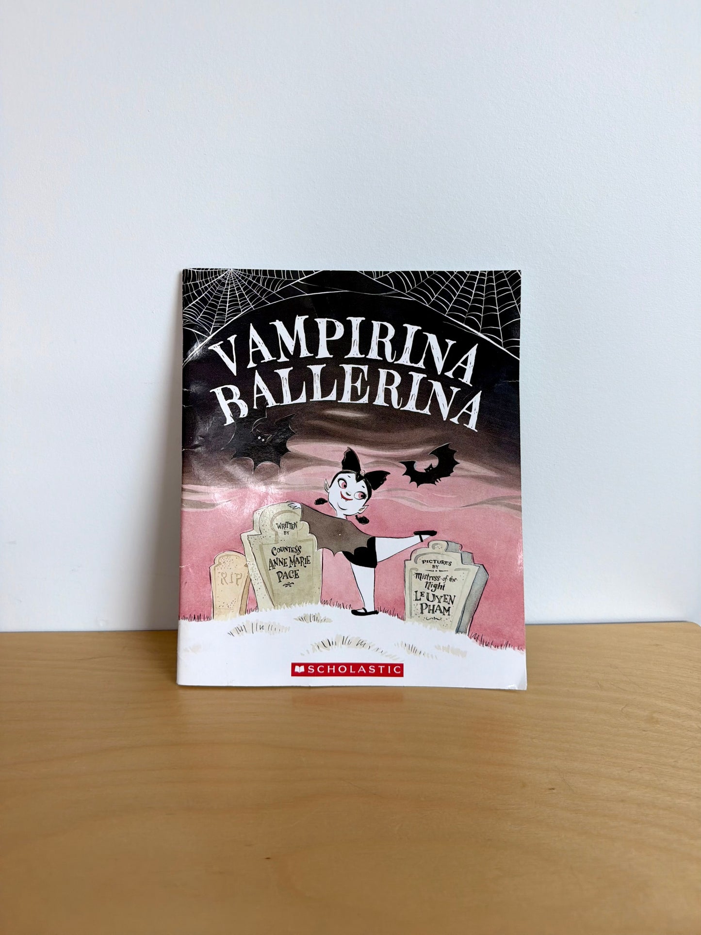 Vampirina Ballerina Softcover Book / 4-8 years